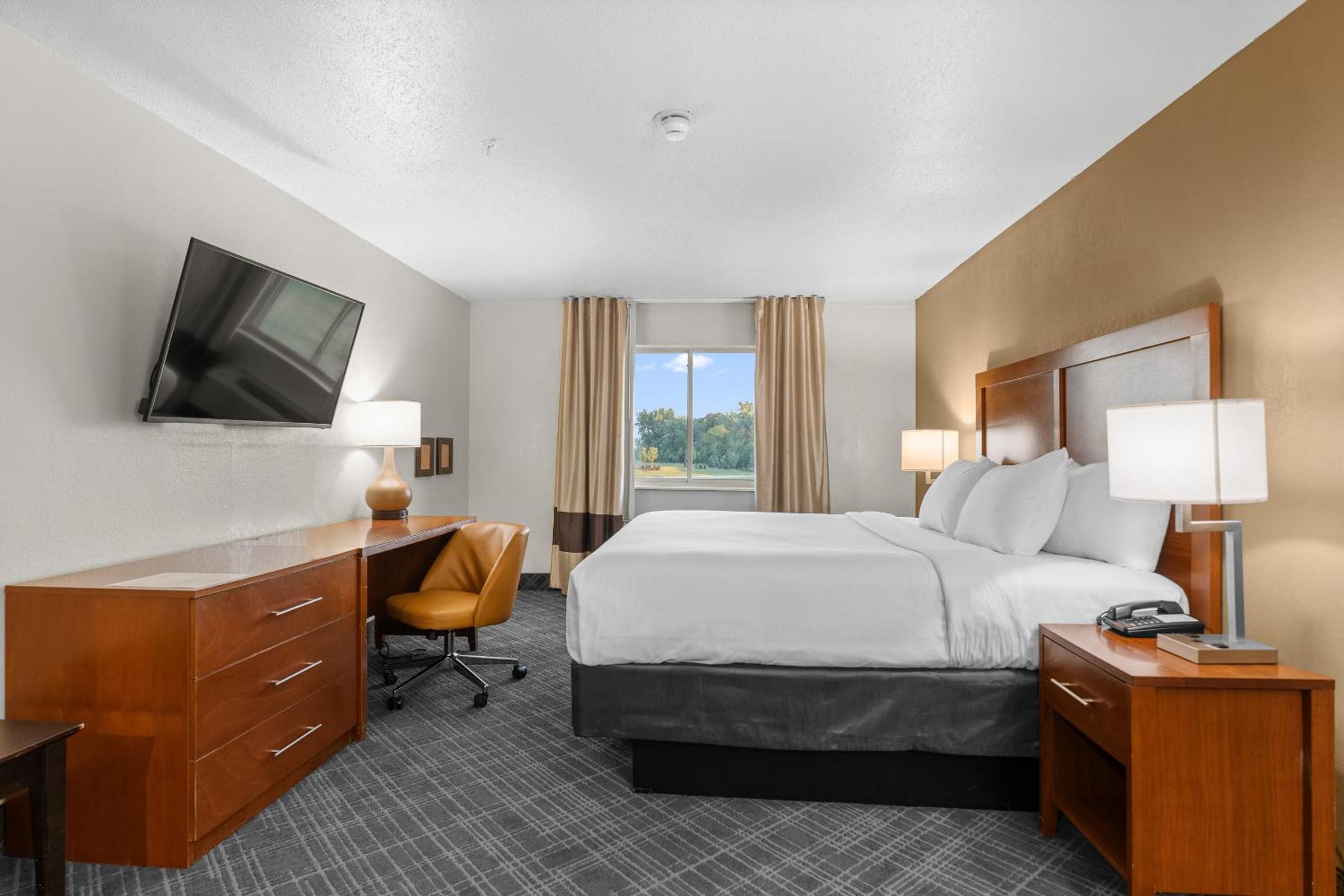 Superior King Room - Non-Smoking - Photo 6