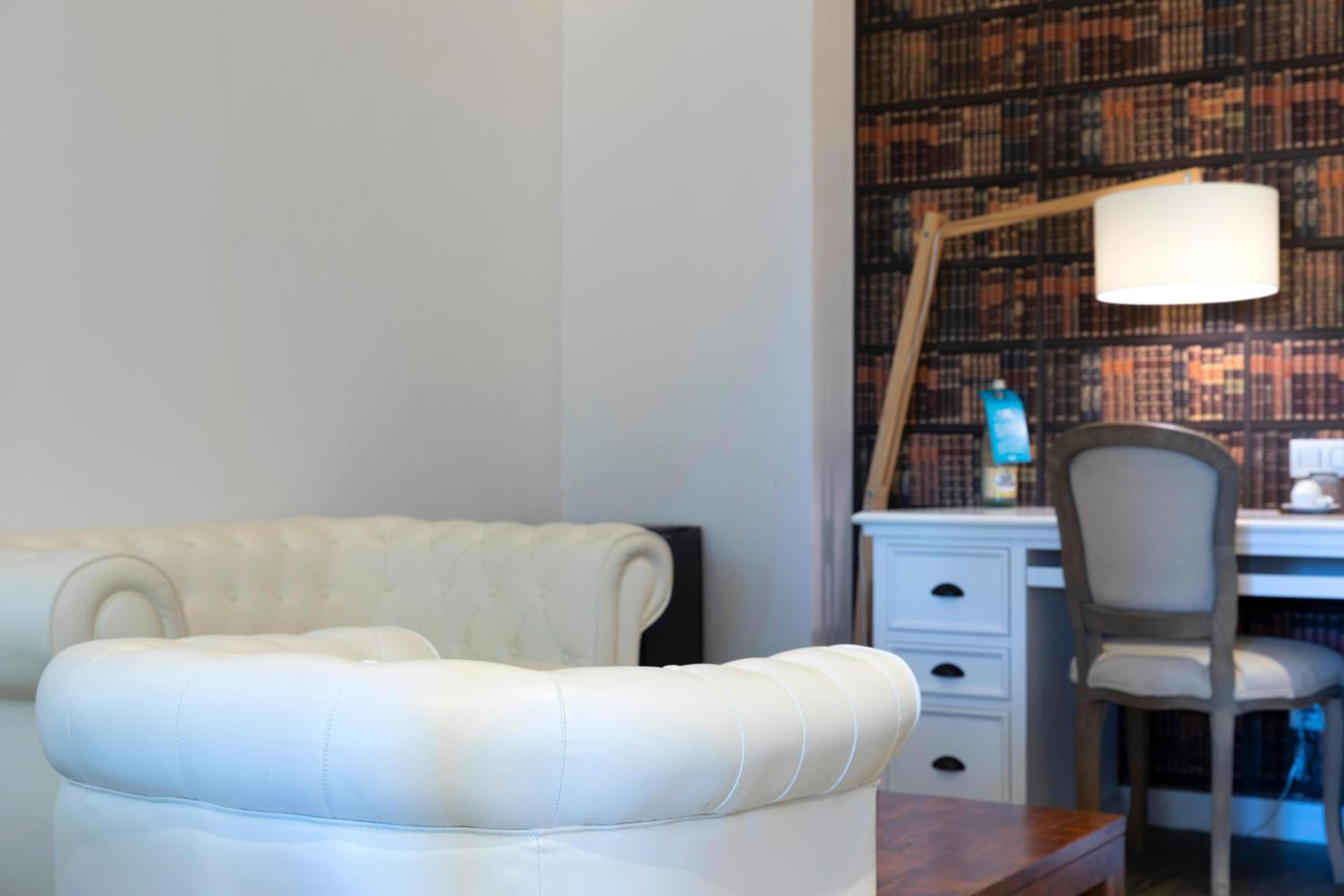 Suite - Photo 21
