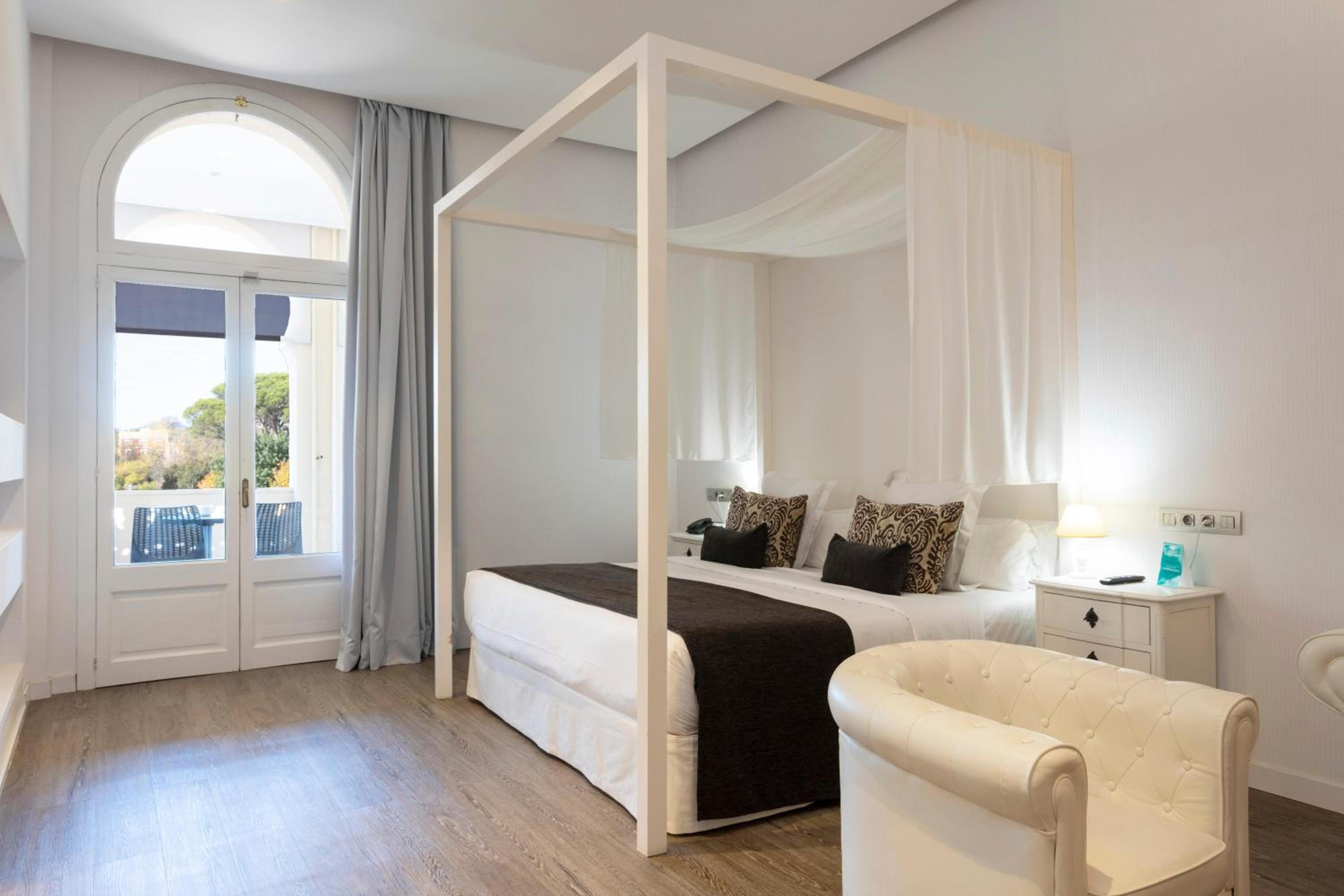 Suite - Photo 2