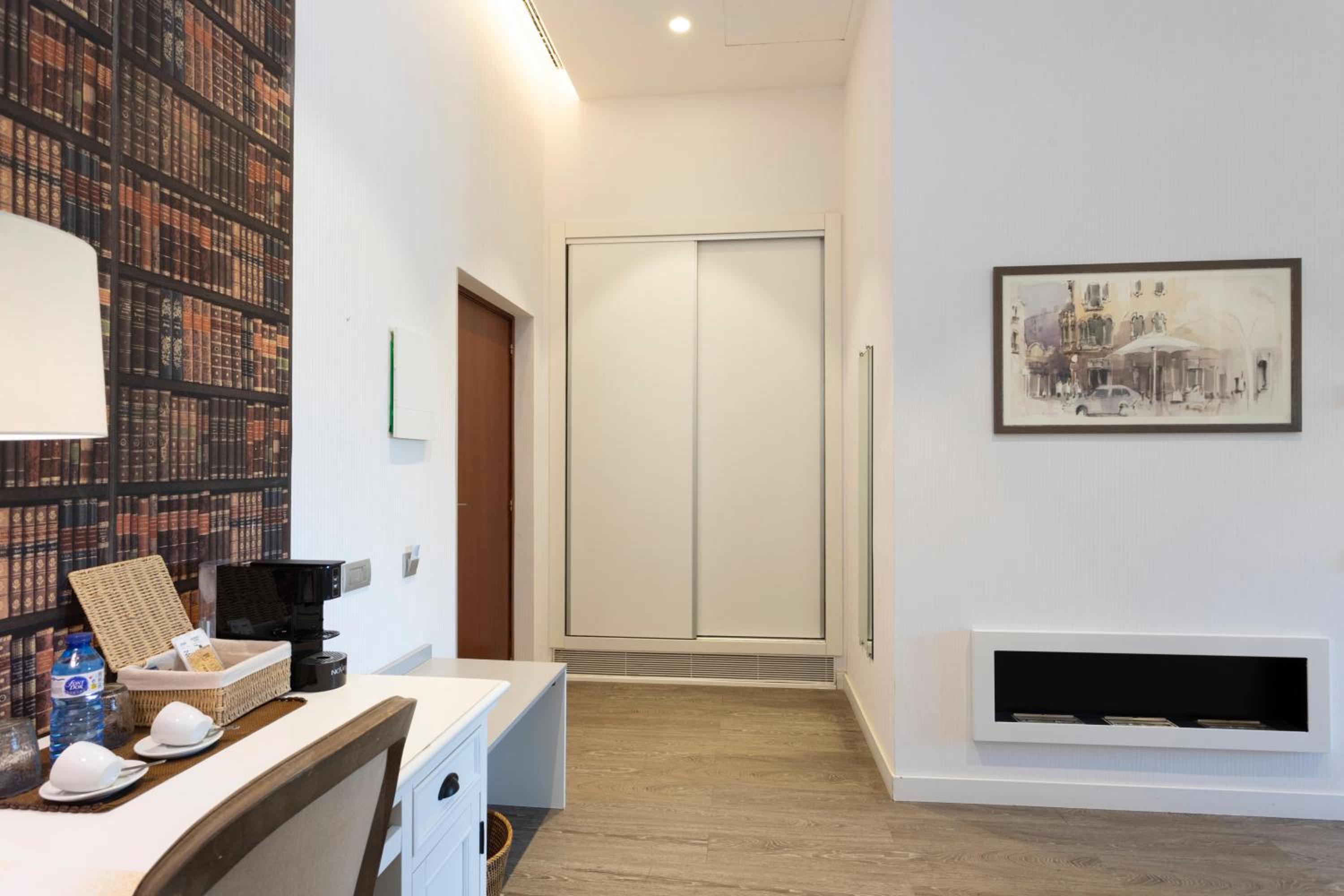 Suite - Photo 15