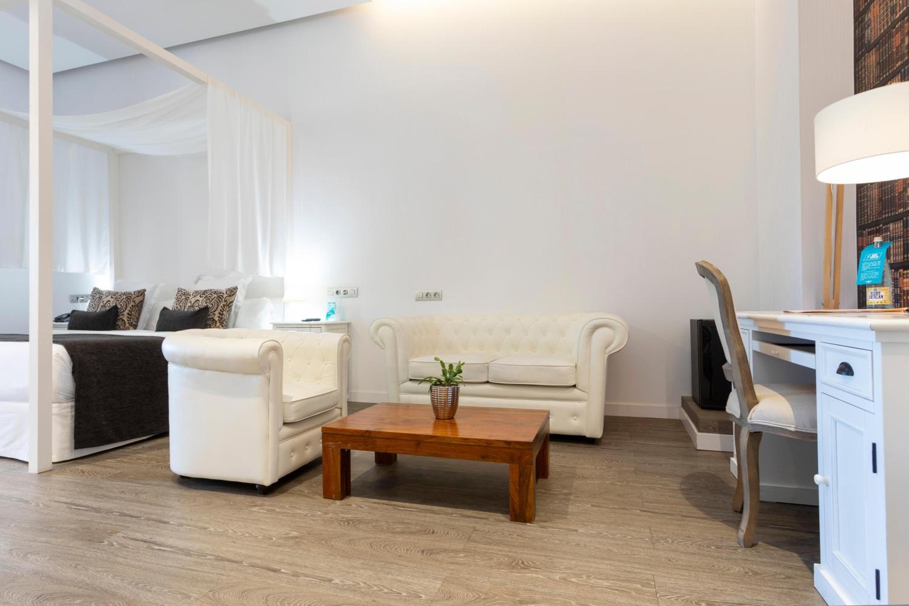 Suite - Photo 6
