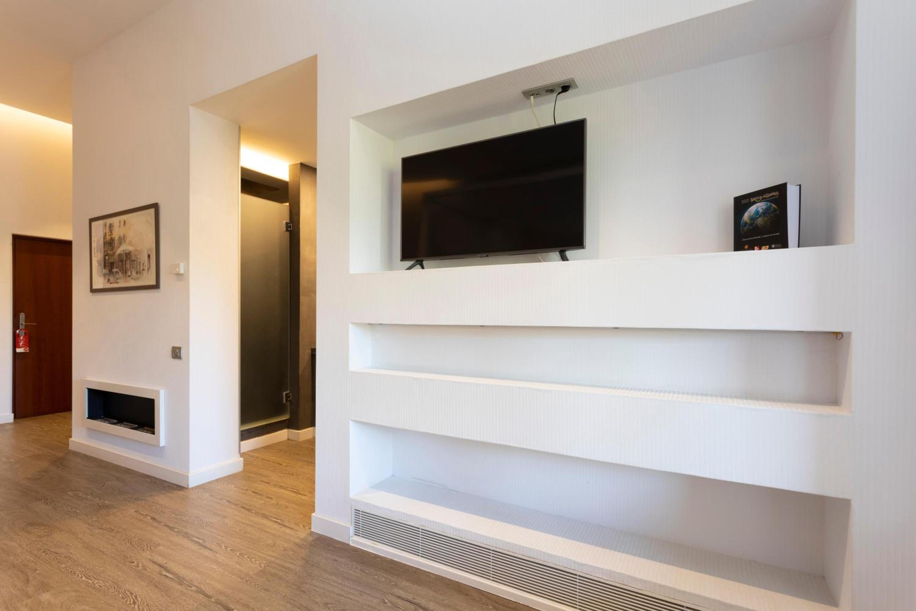 Suite - Photo 17
