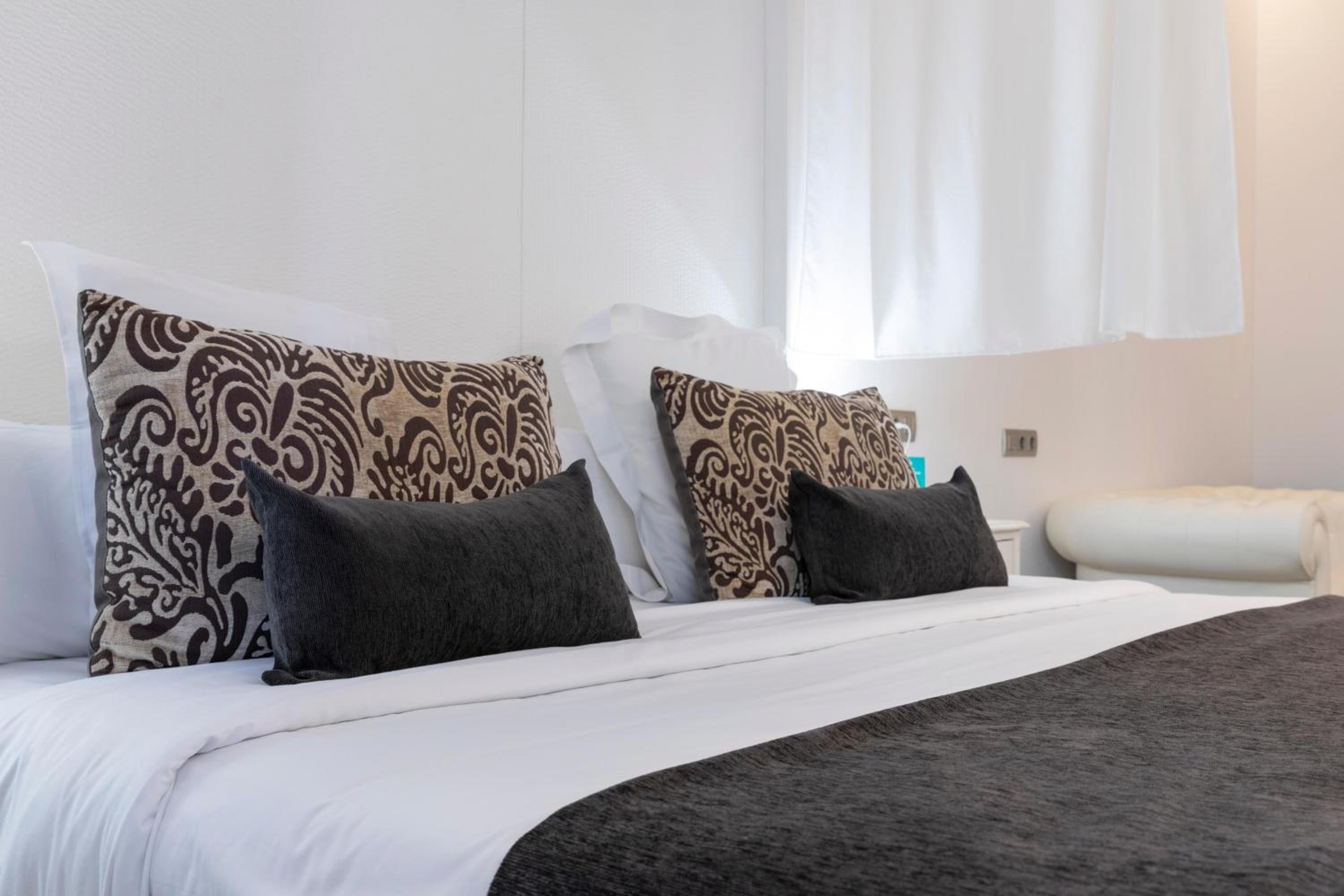 Suite - Photo 20