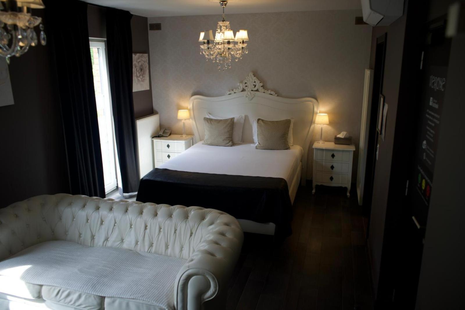 Double Room with Shower photo 2