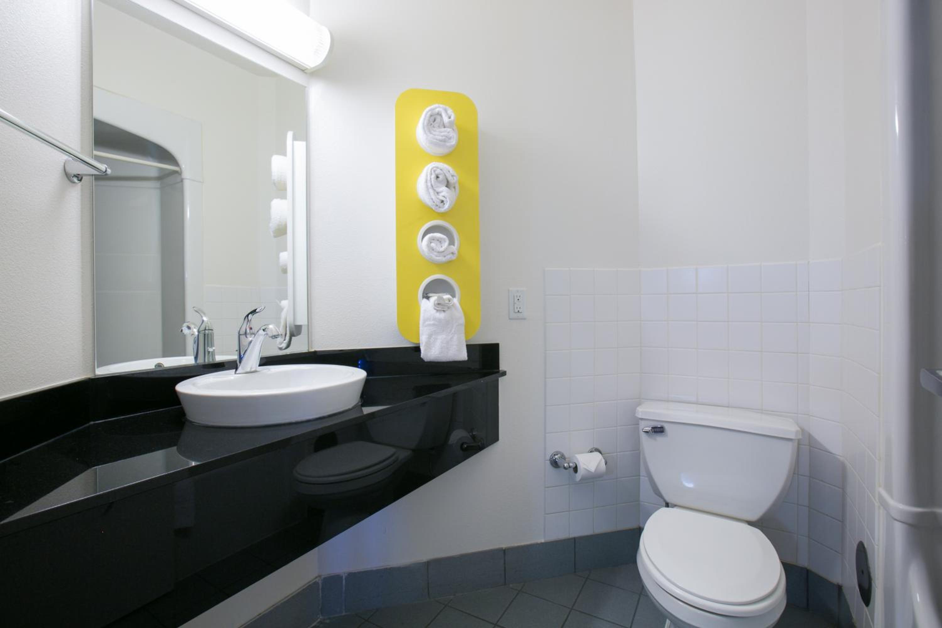 Double Room - Disability Access photo 3