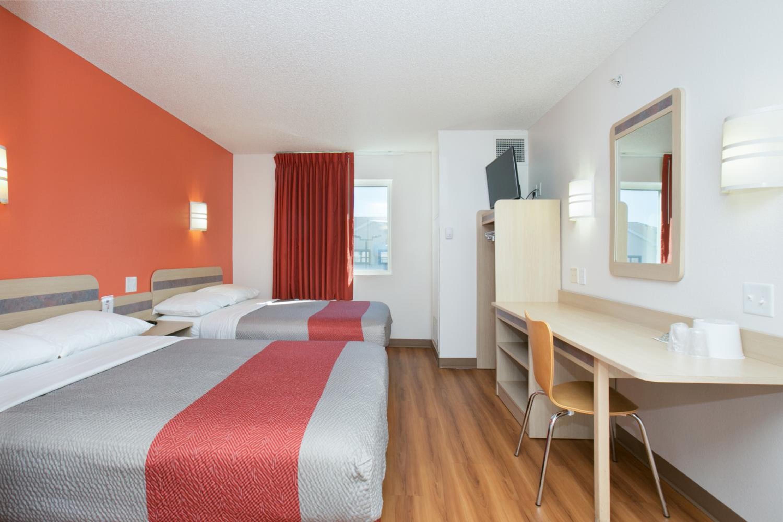 Quadruple Room - Non-Smoking photo 2