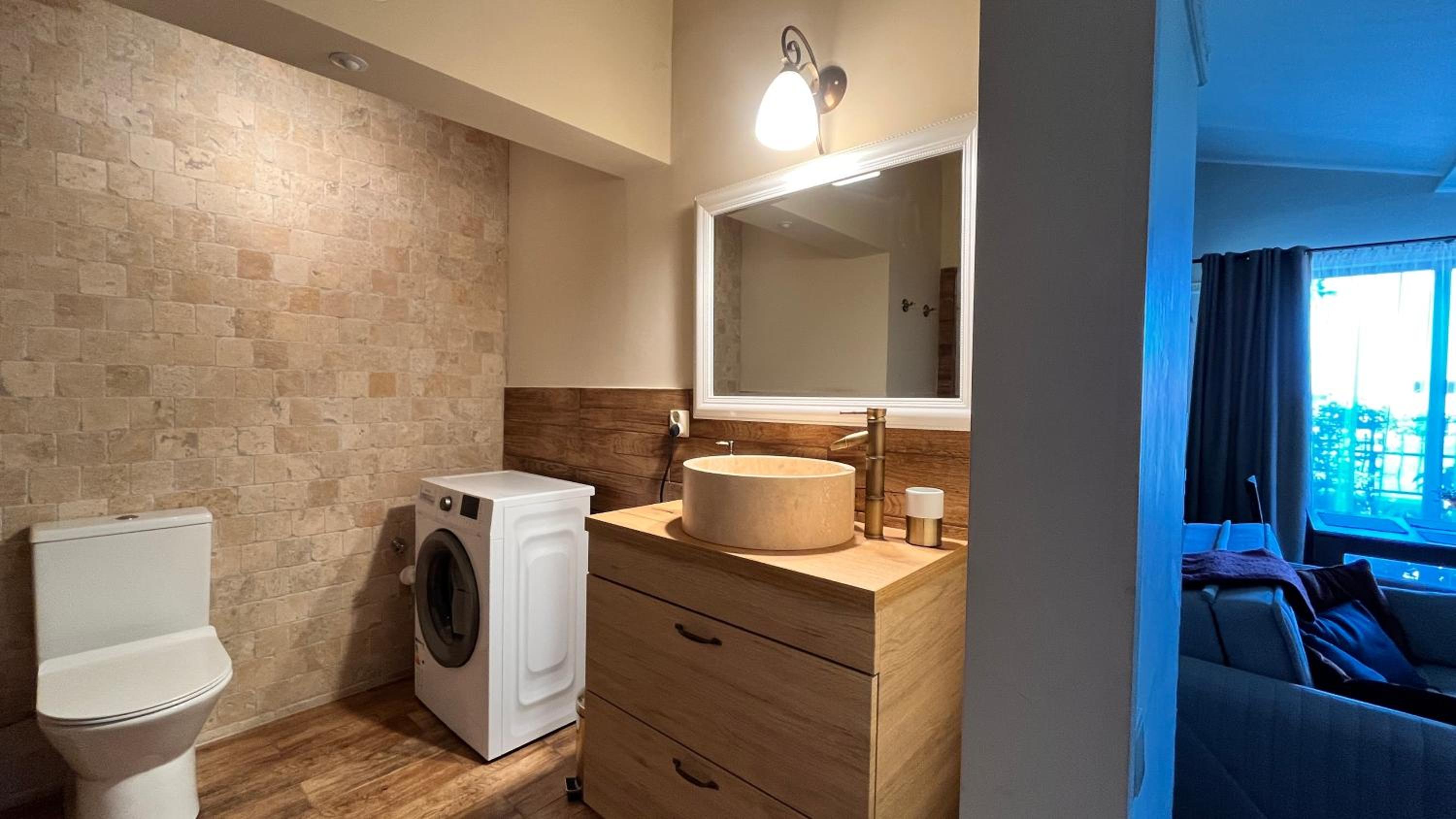 One-Bedroom Apartment - Photo 36