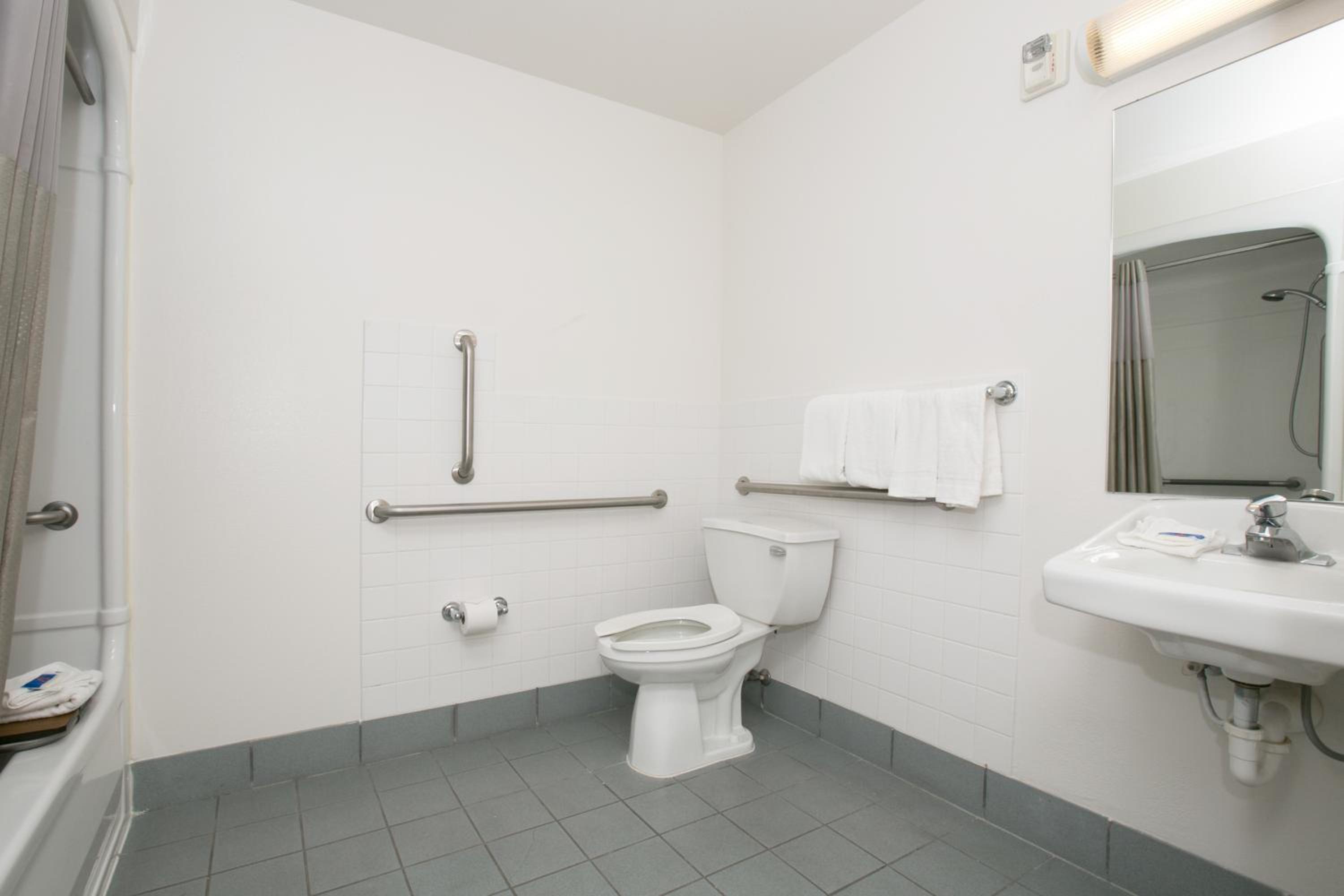 Quadruple Room - Non-Smoking