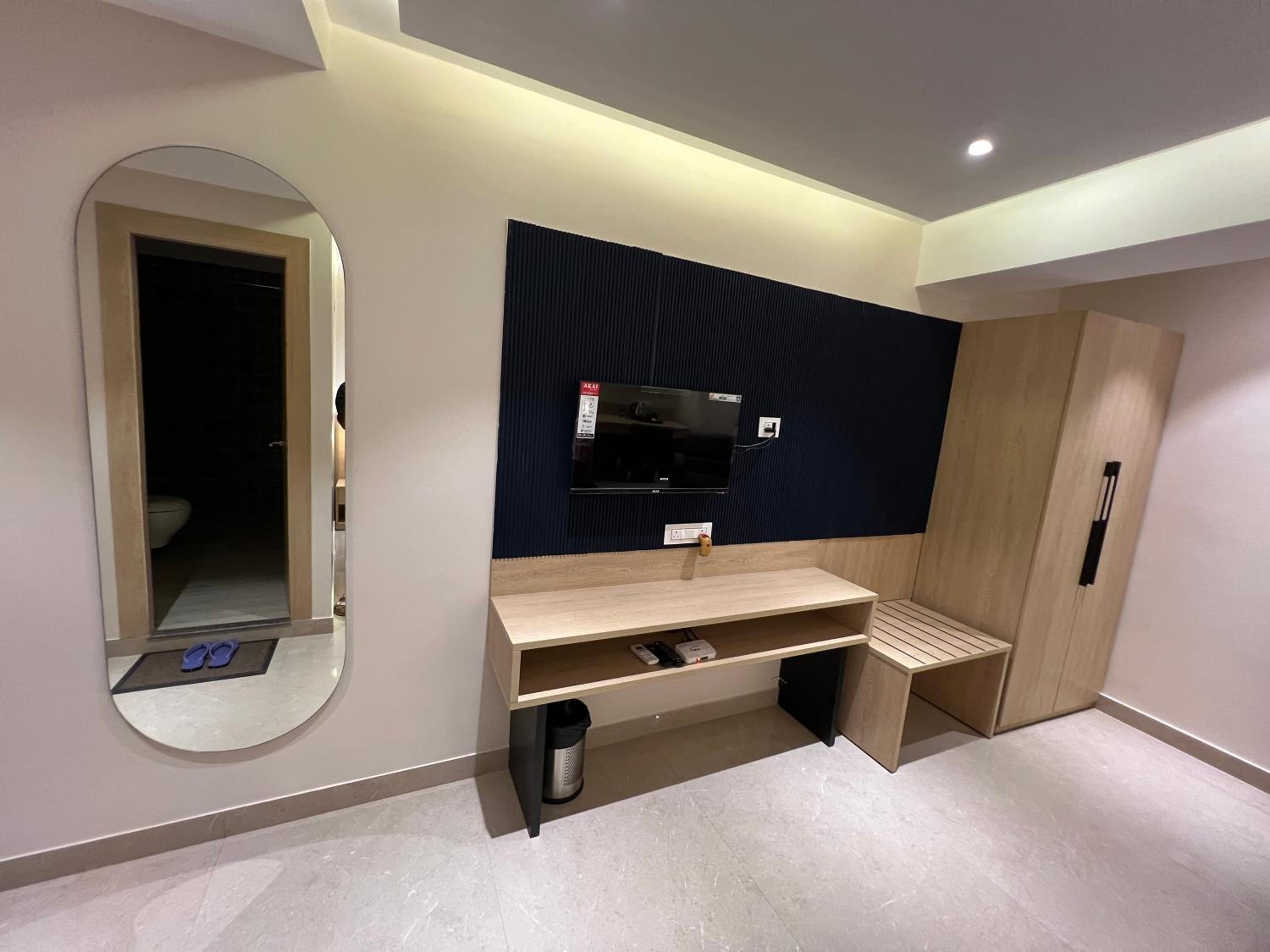 Superior King Room - Photo 11