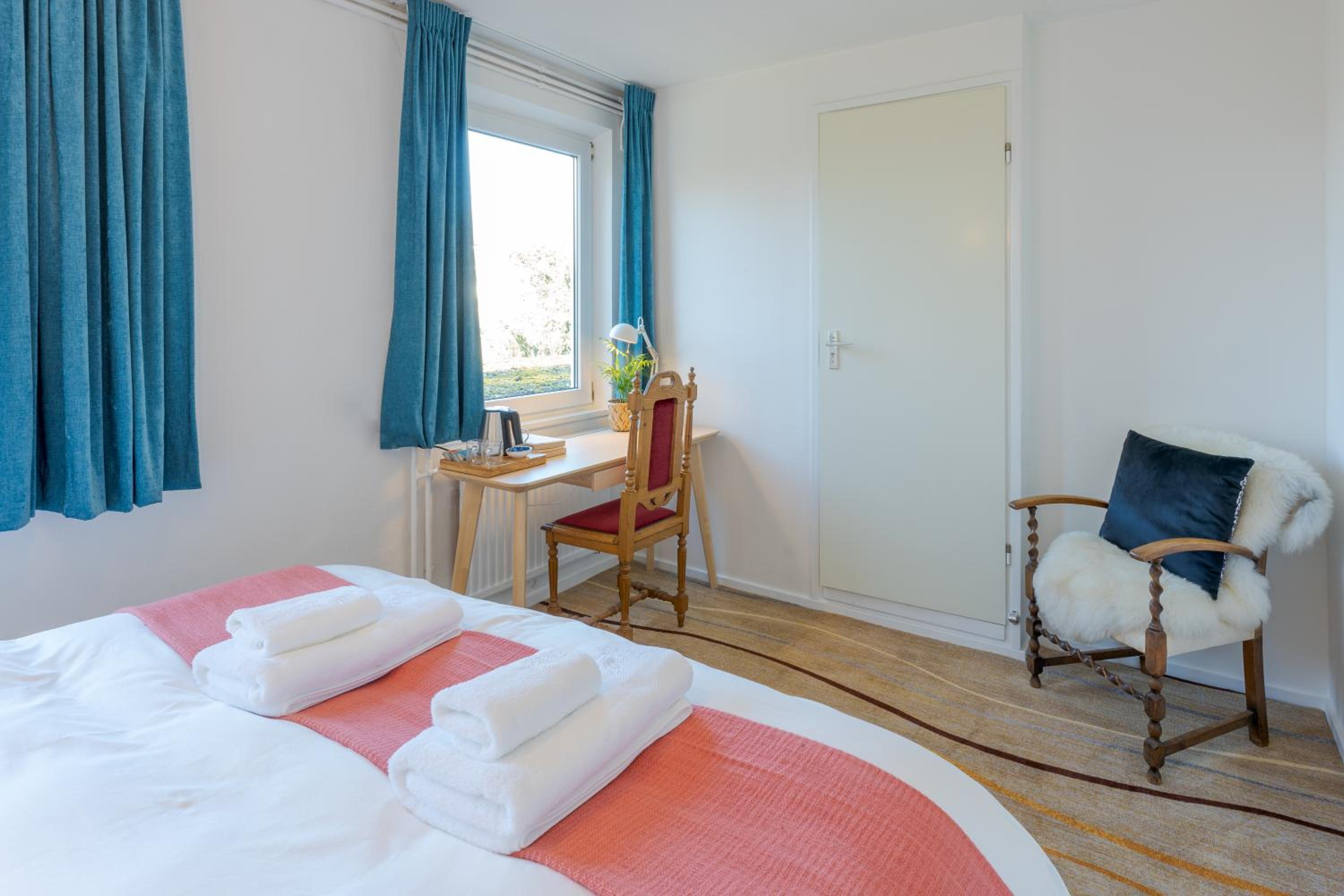 Budget Double Room - Photo 6