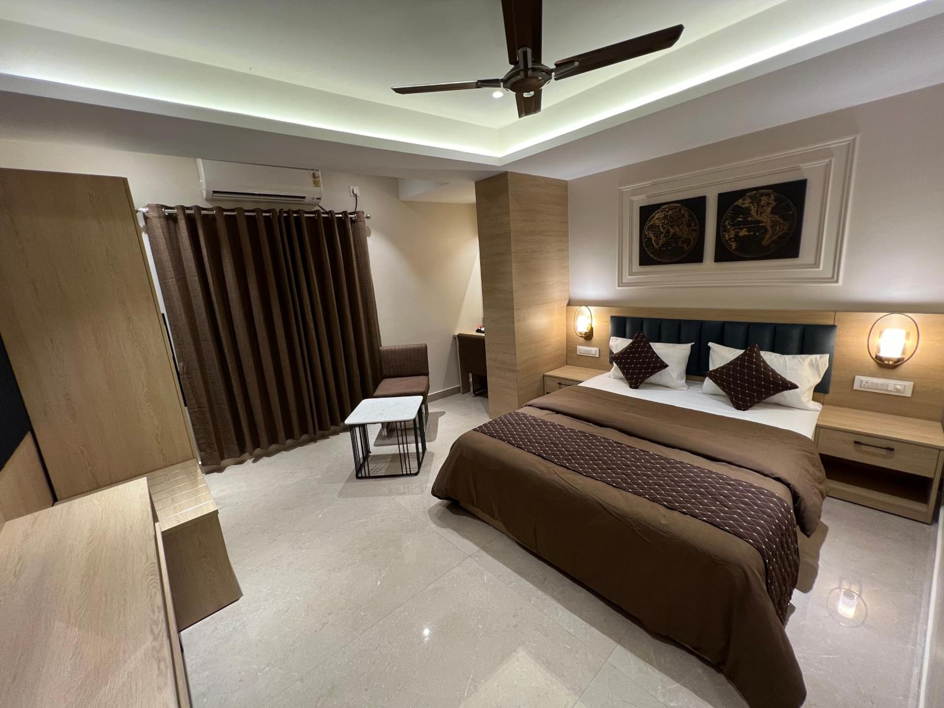 Superior King Room - Photo 10
