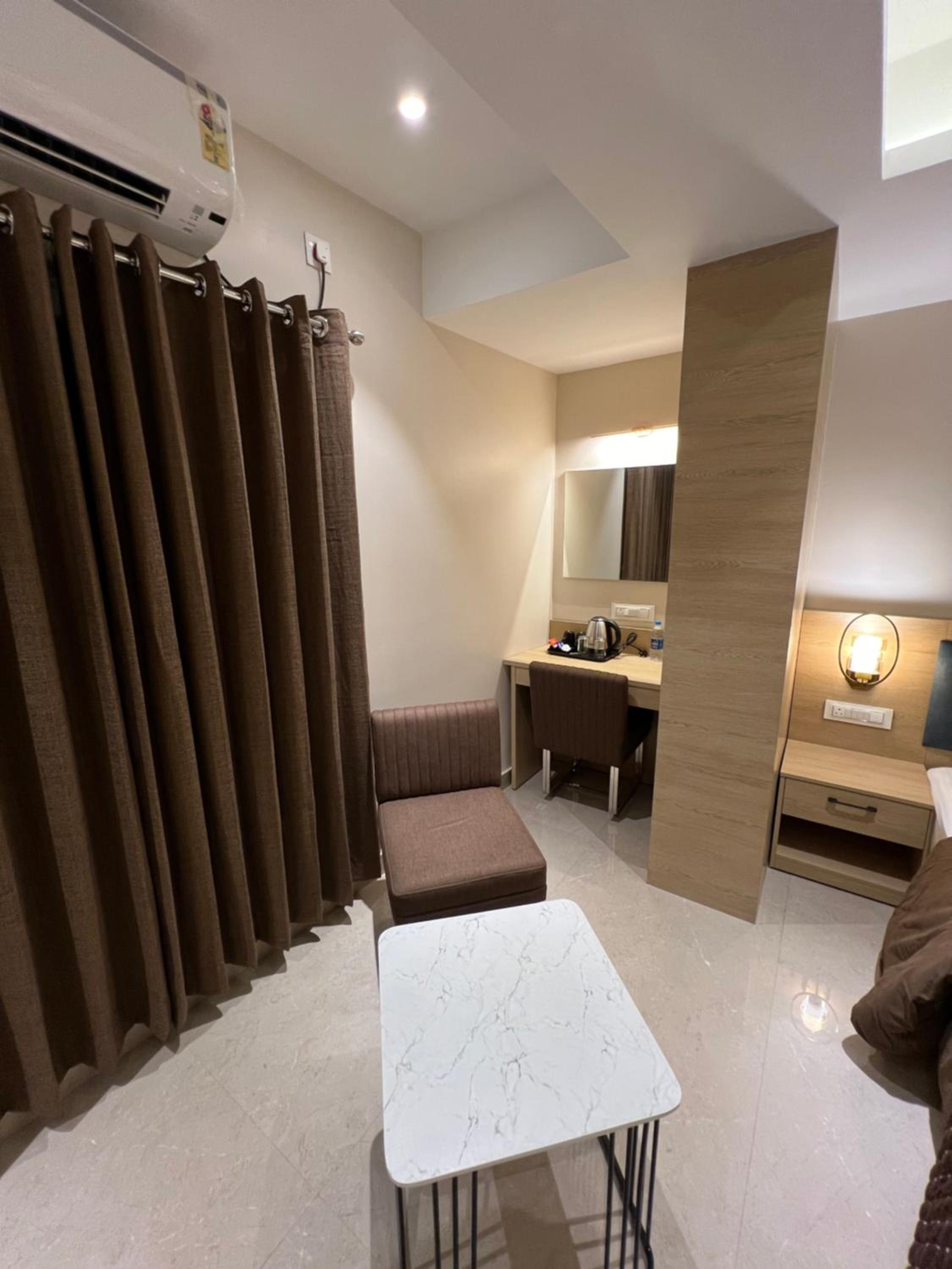 Superior King Room - Photo 9