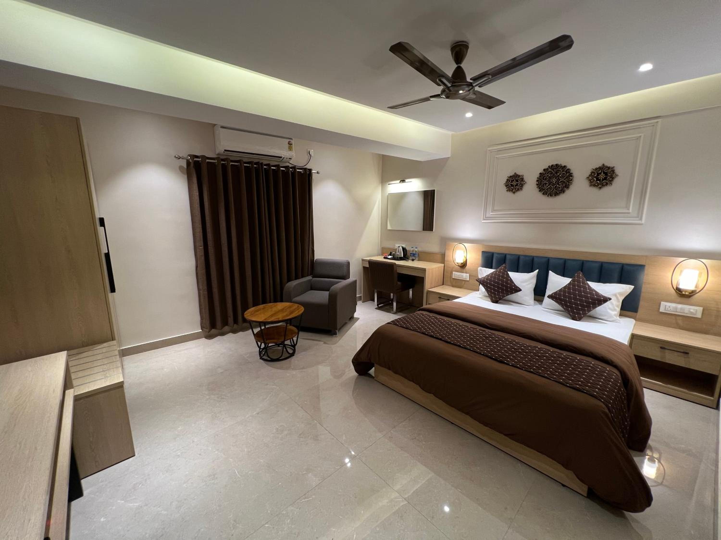 Superior King Room - Photo 1