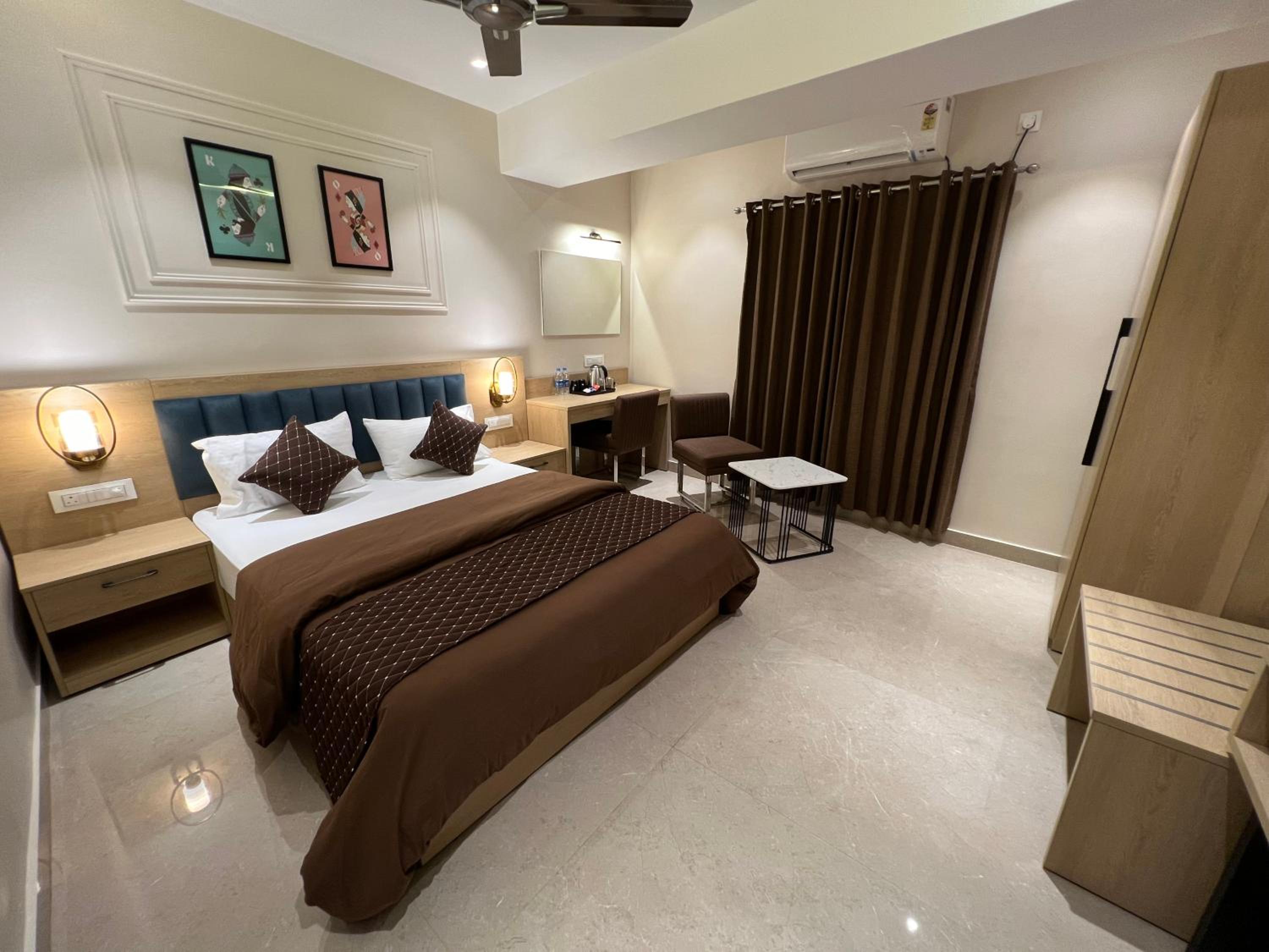 Superior King Room - Photo 6