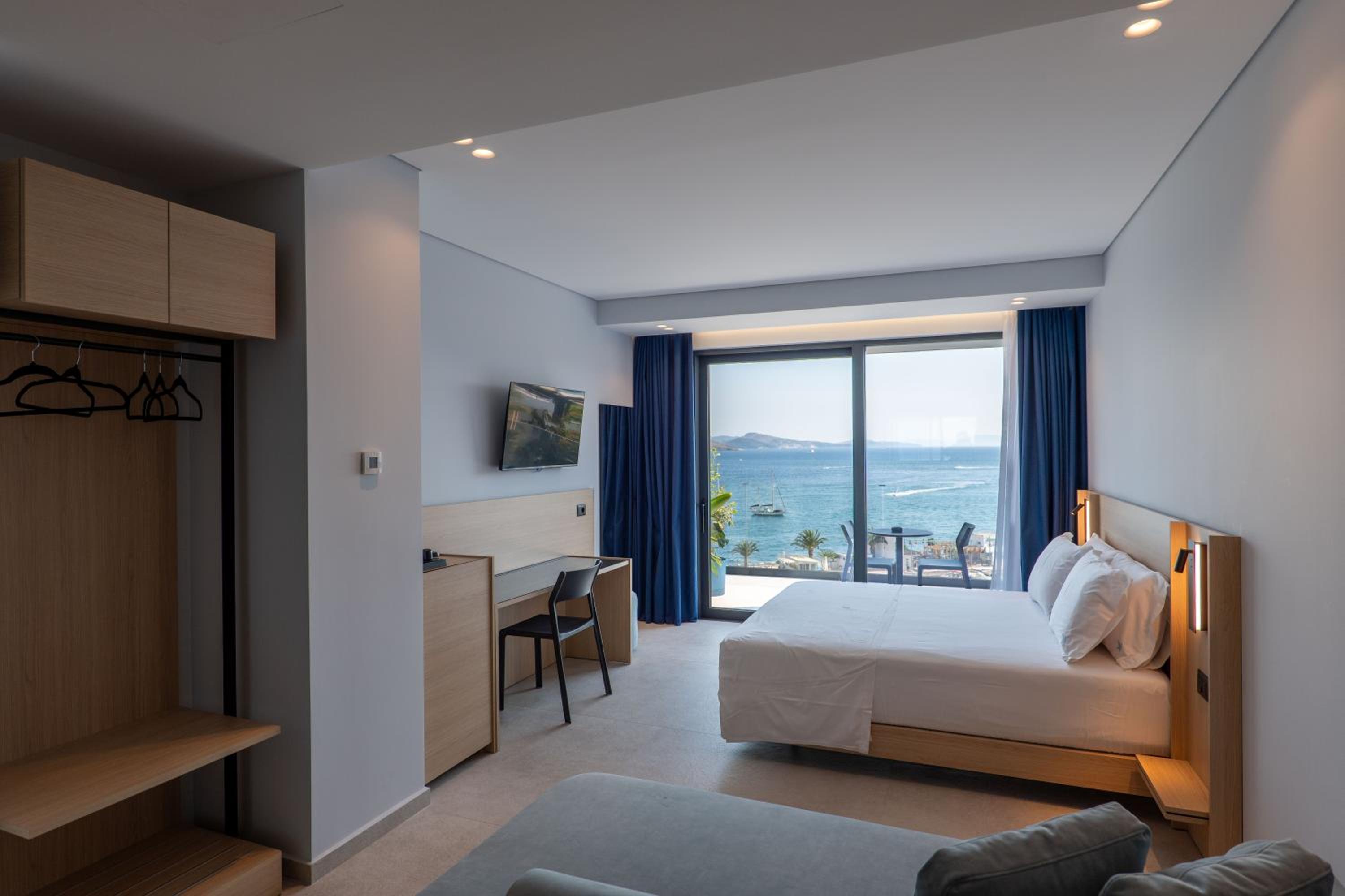 Queen Suite with Sea View