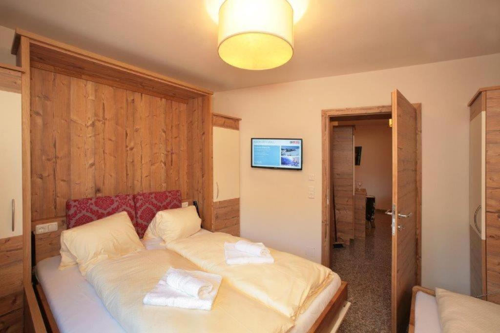 Two-Bedroom Apartment with Mountain View photo 3