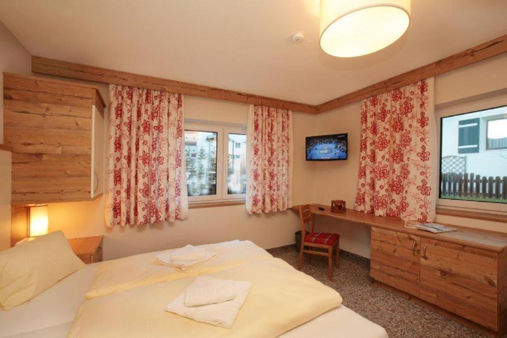 Two-Bedroom Apartment with Mountain View photo 1