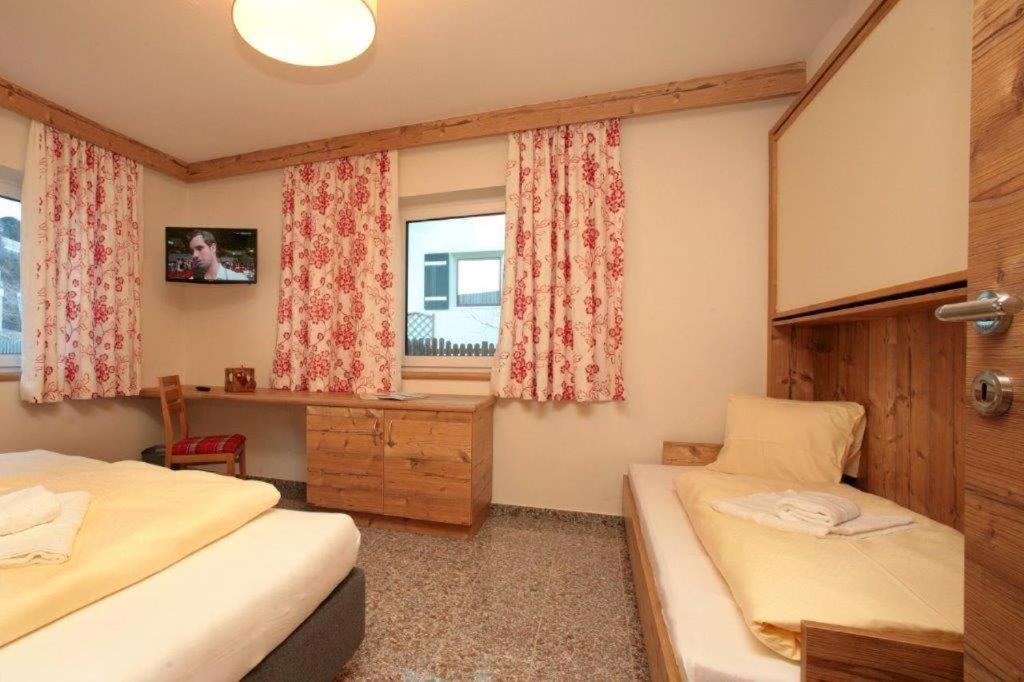 Two-Bedroom Apartment with Mountain View photo 3