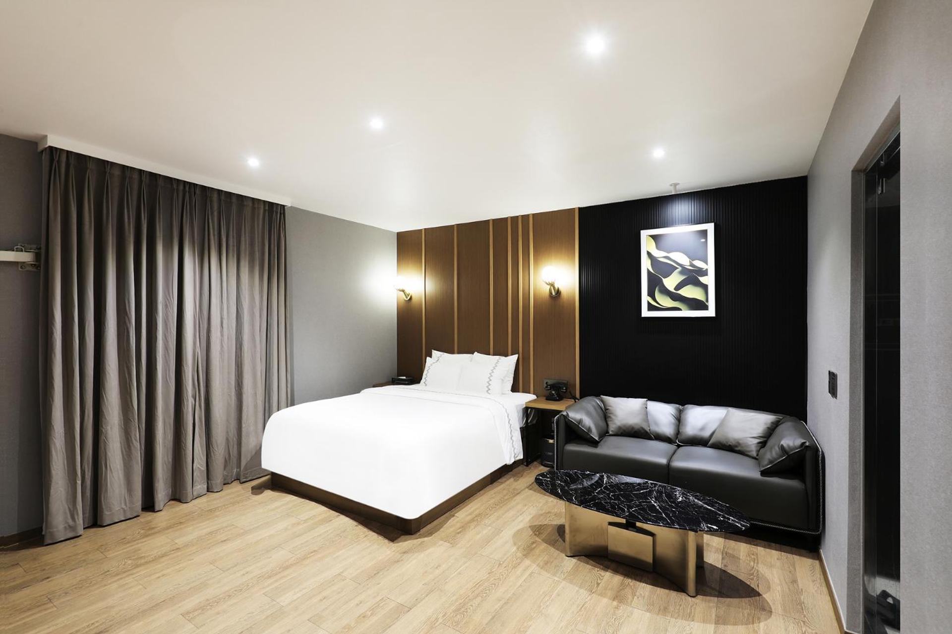 Double Room With Private Bathroom photo 3