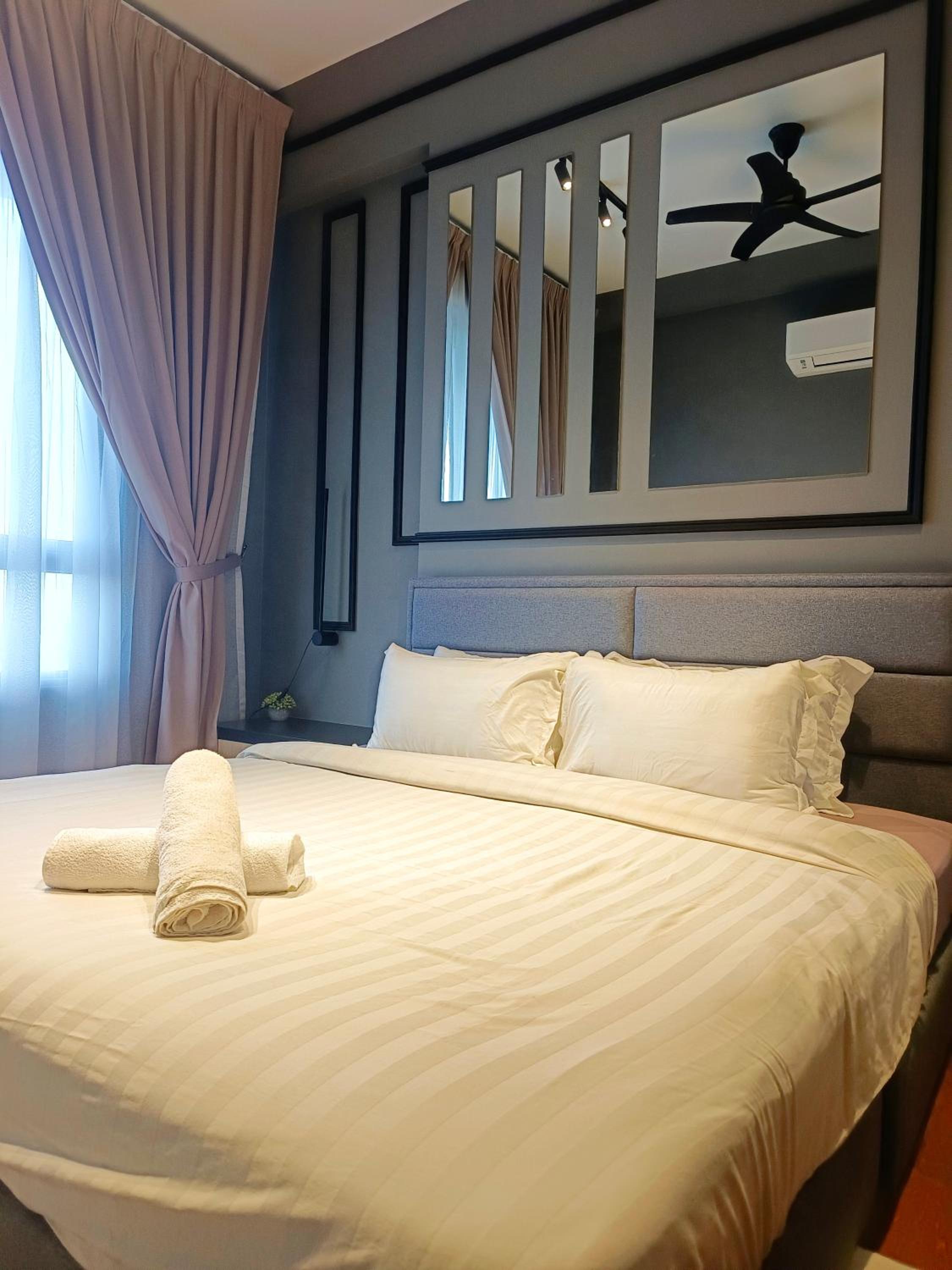 Two-Bedroom Deluxe Apartment - Photo 3