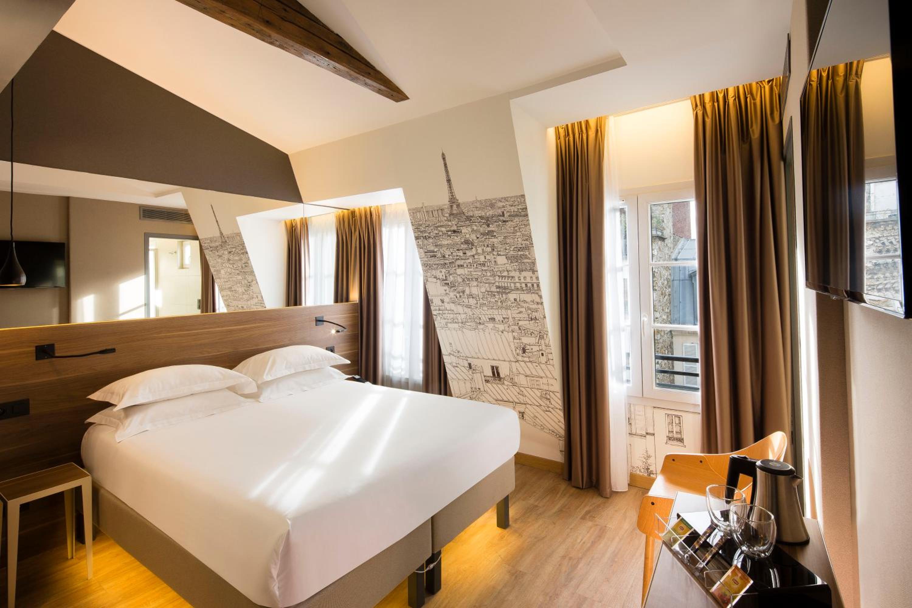 Double Room with Eiffel Tower View