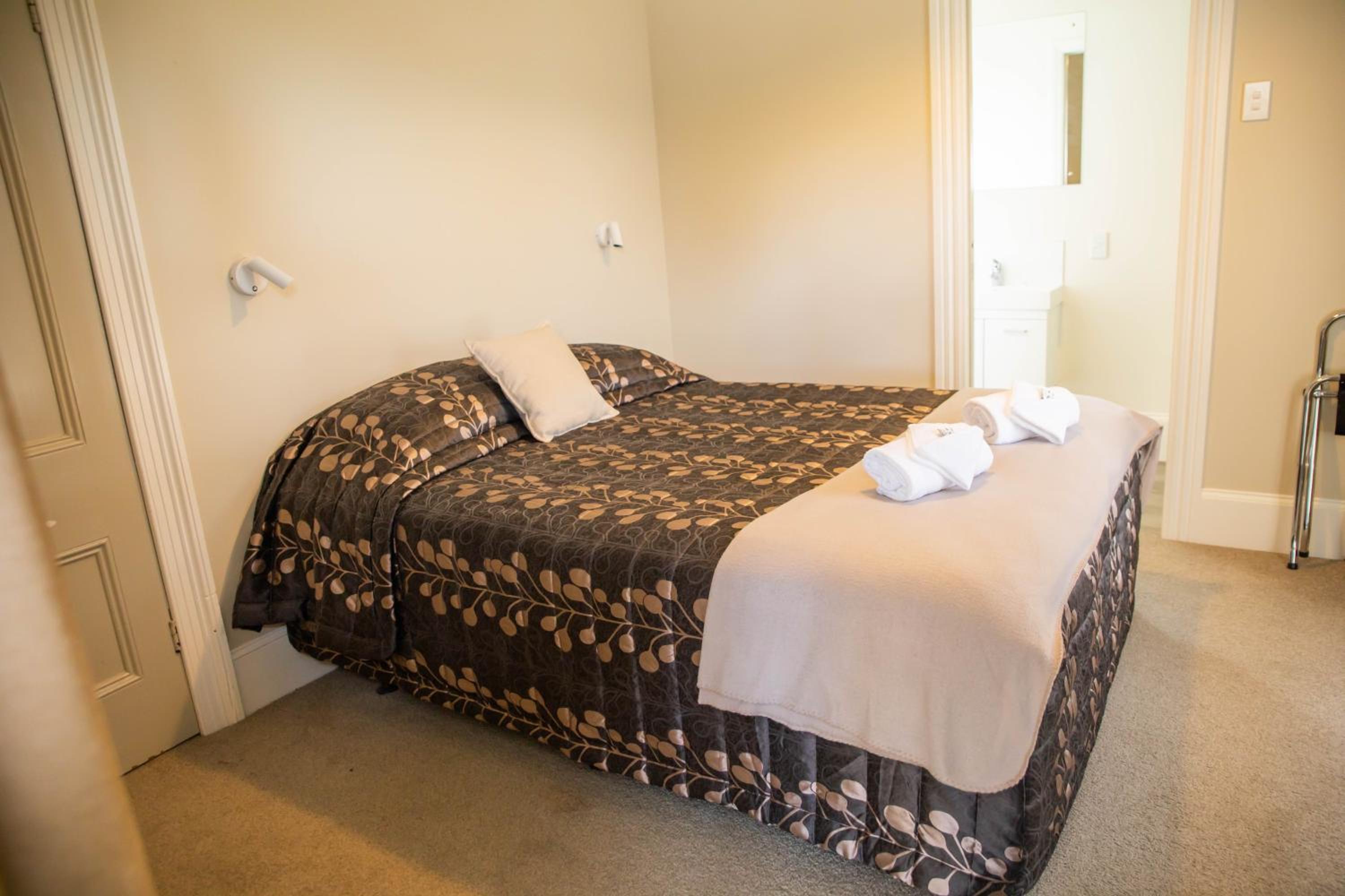 Deluxe Double Room with Shower photo 1