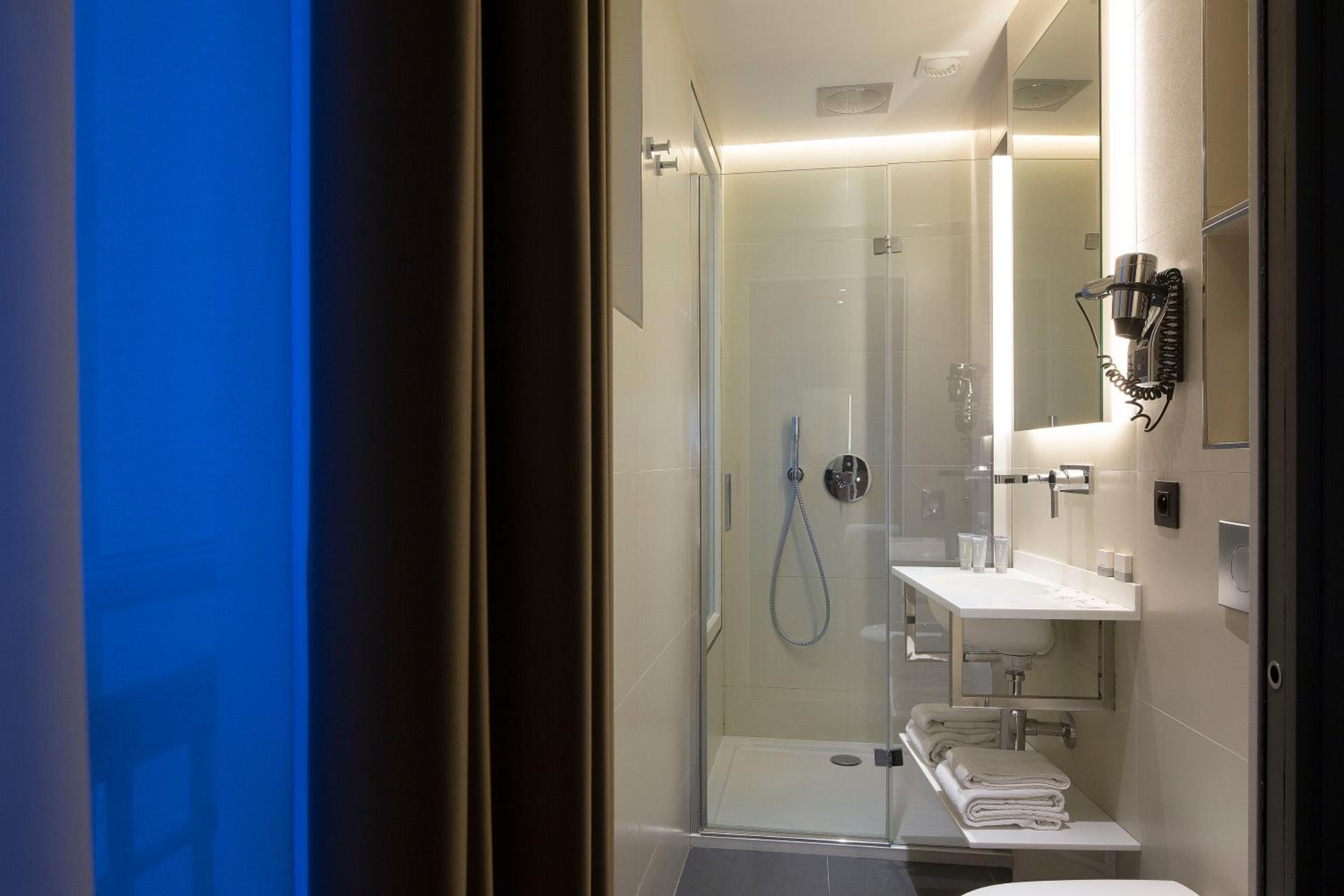 Double Room With Eiffel Tower View photo 3