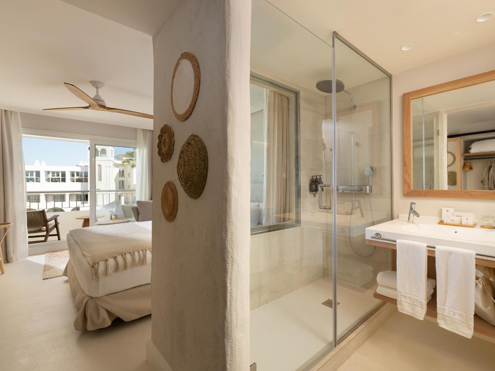 Double or Twin Room with Side Sea View photo 2