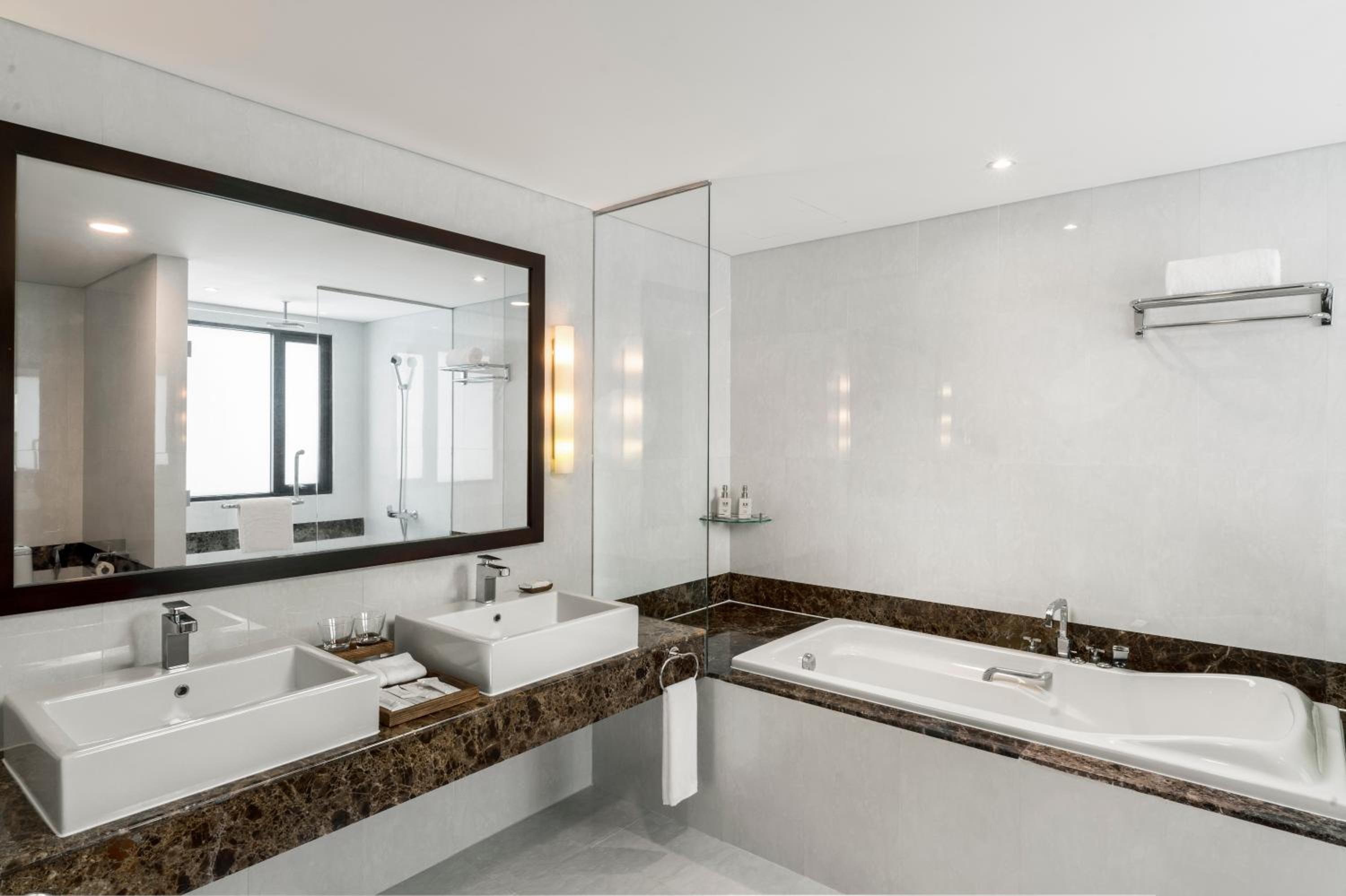 Deluxe Club Suite photo 2
