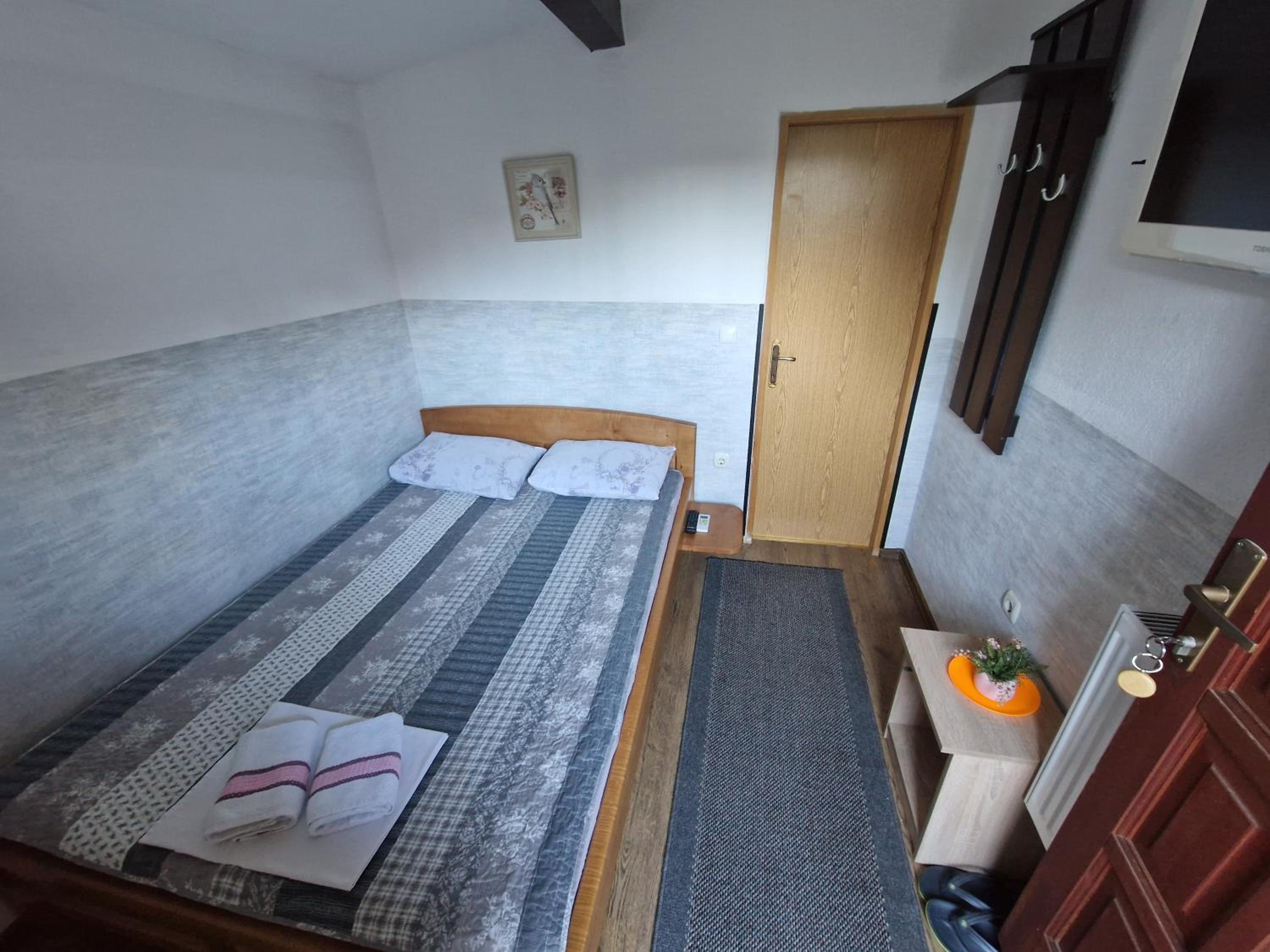 Deluxe Double Room with Shower photo 1