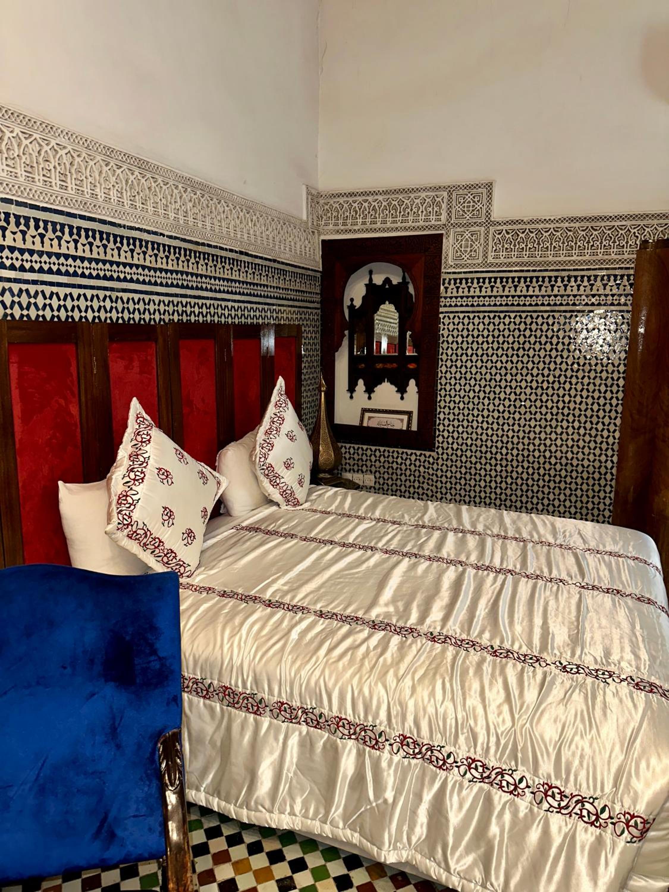 Twin Room - Photo 16