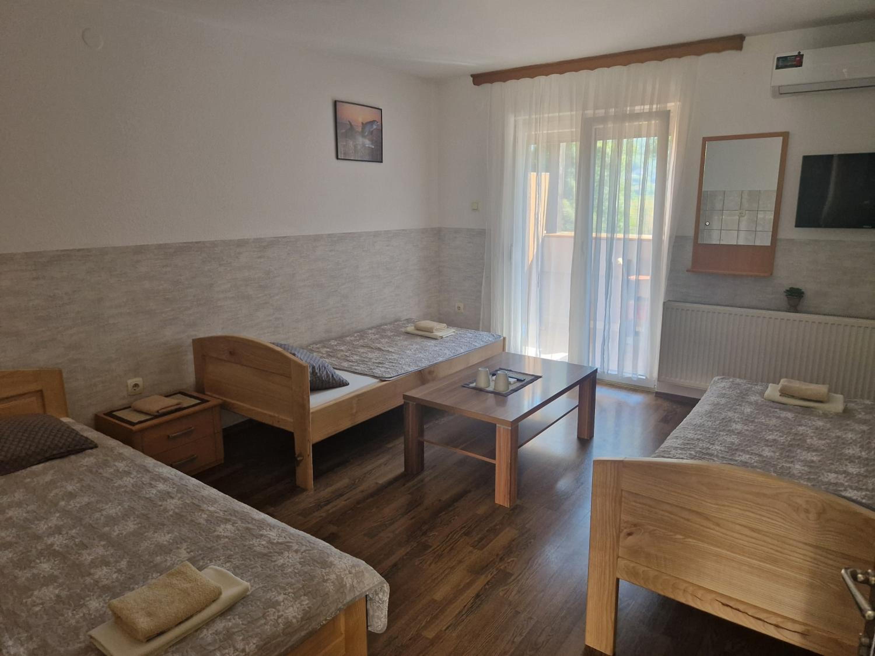 King Suite with Balcony photo 3