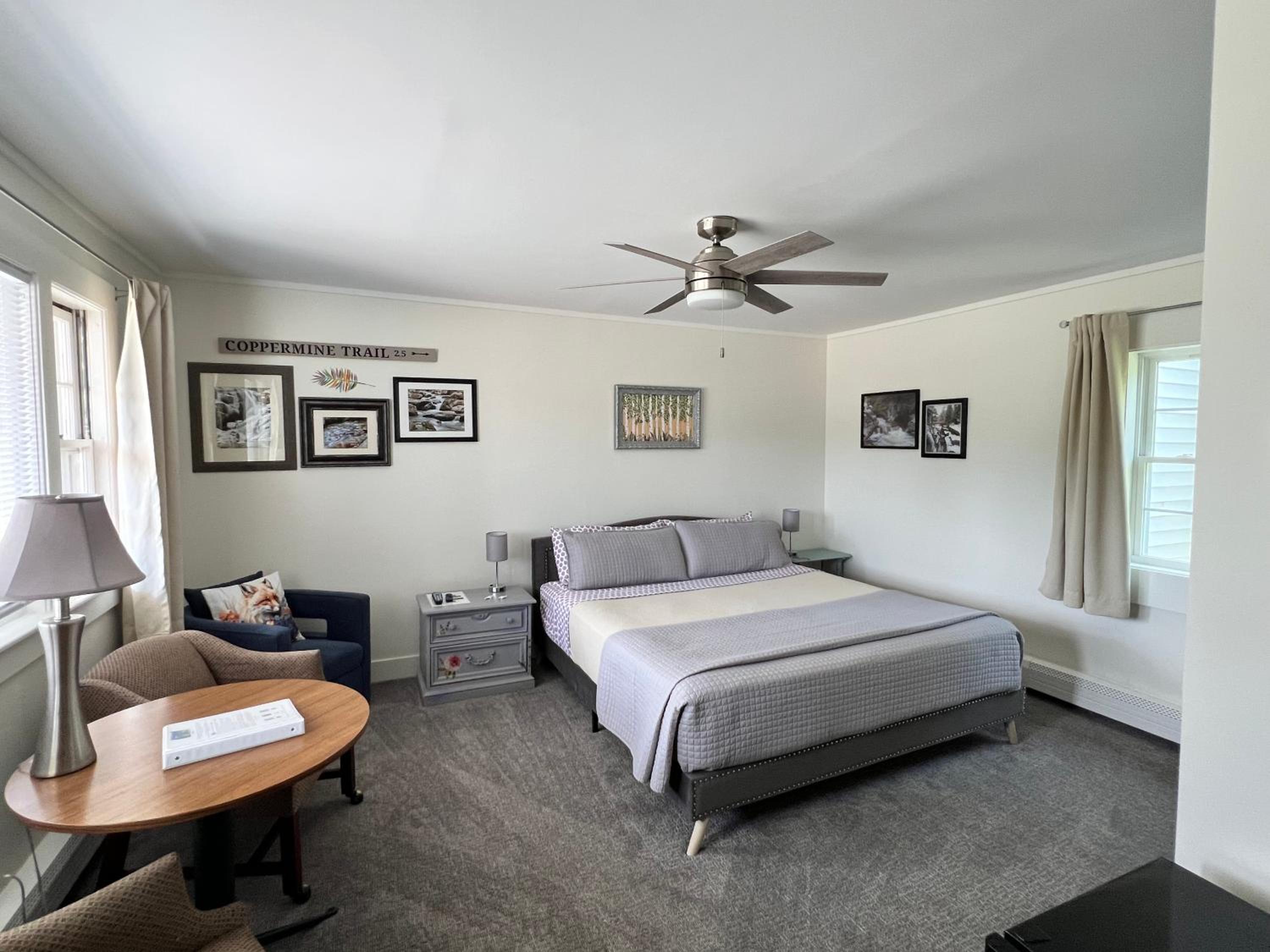 Deluxe King Room photo 1