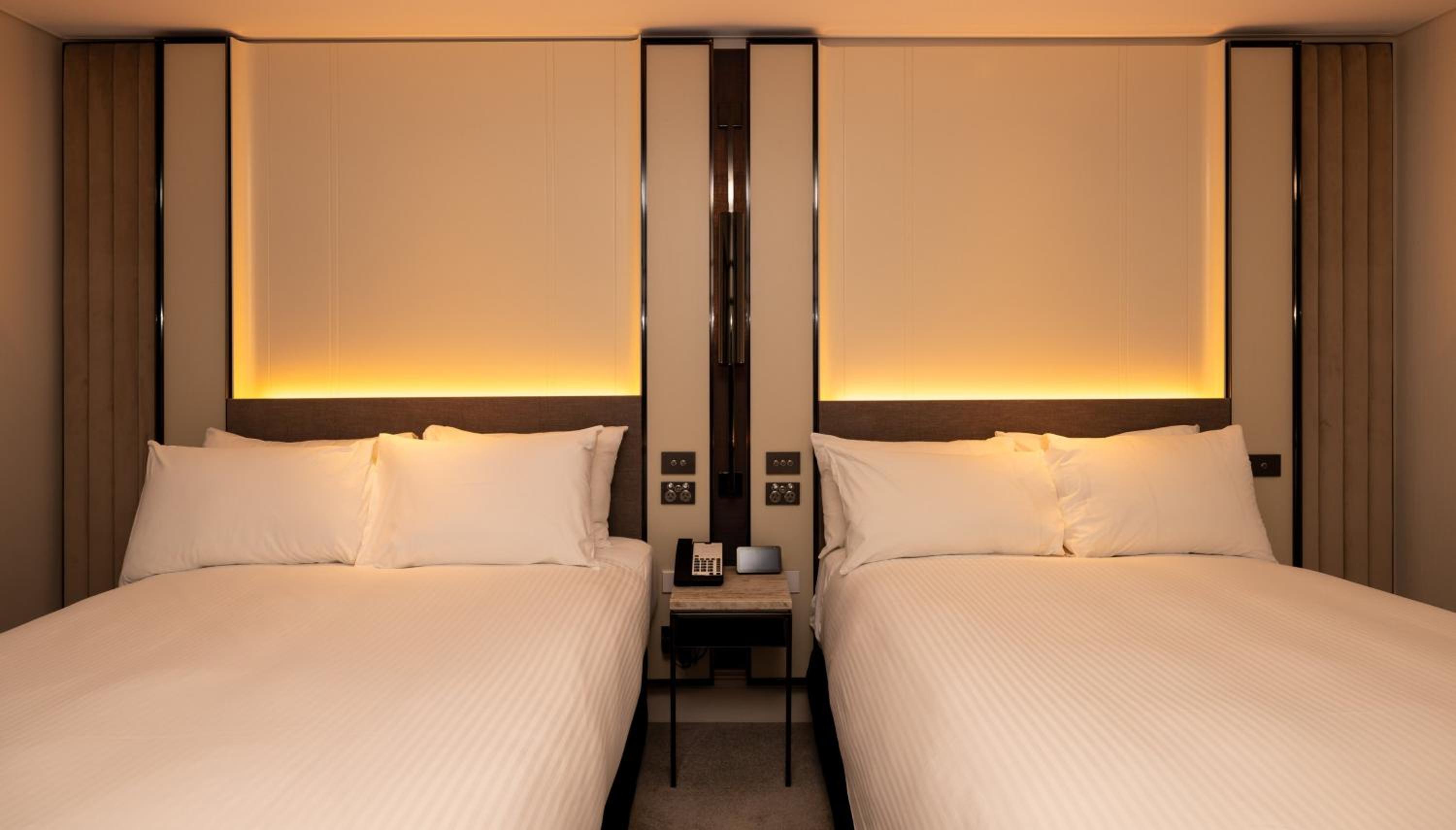 Classic Double Room with Two Double Beds - Photo 6