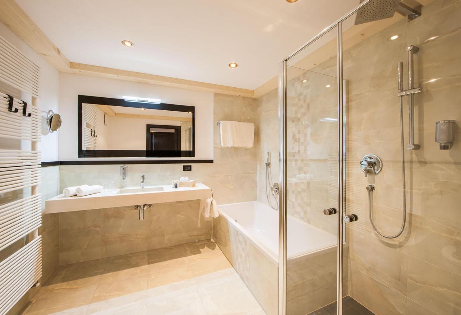 Large Double or Twin Room photo 2