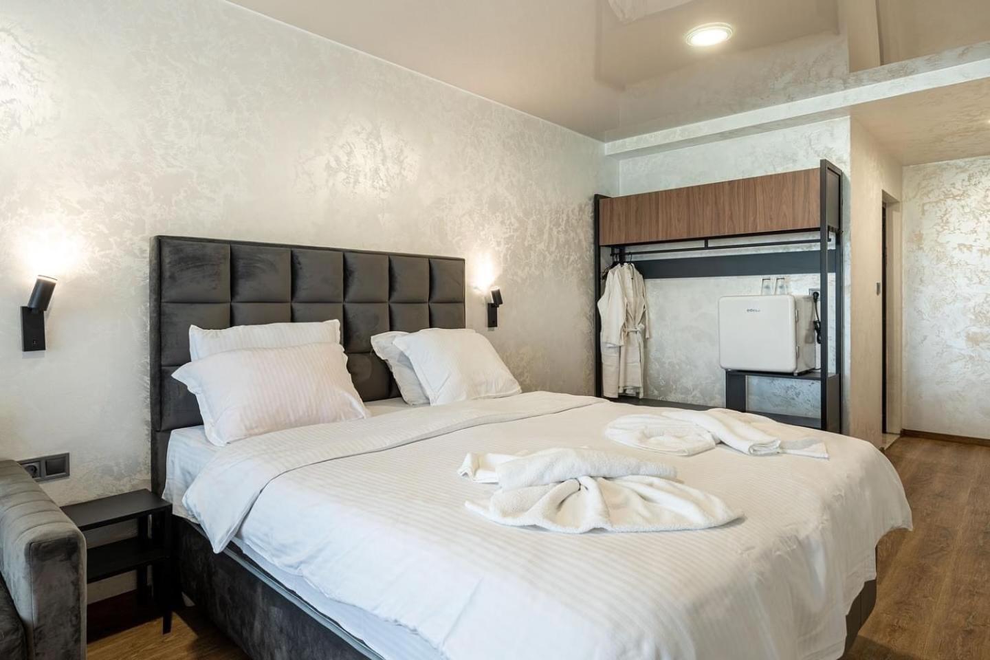 Double or Twin Room with Balcony - Photo 3