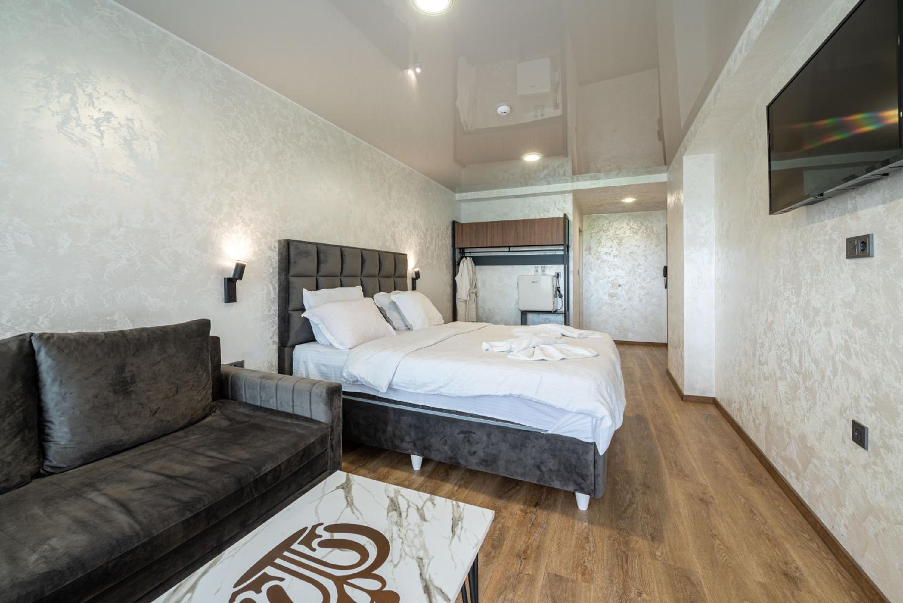 Suite with Balcony photo 1