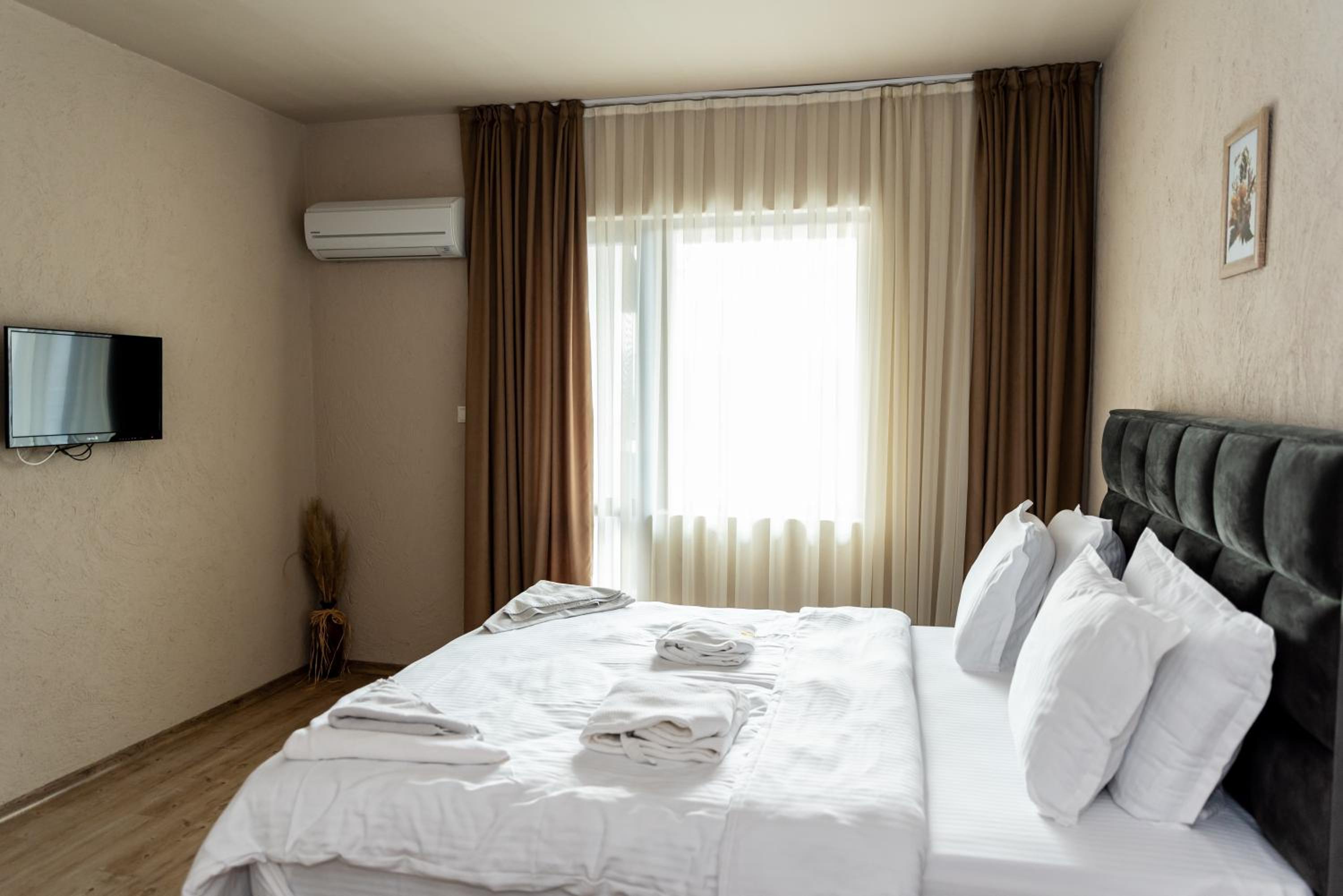 Double or Twin Room with Balcony - Photo 5