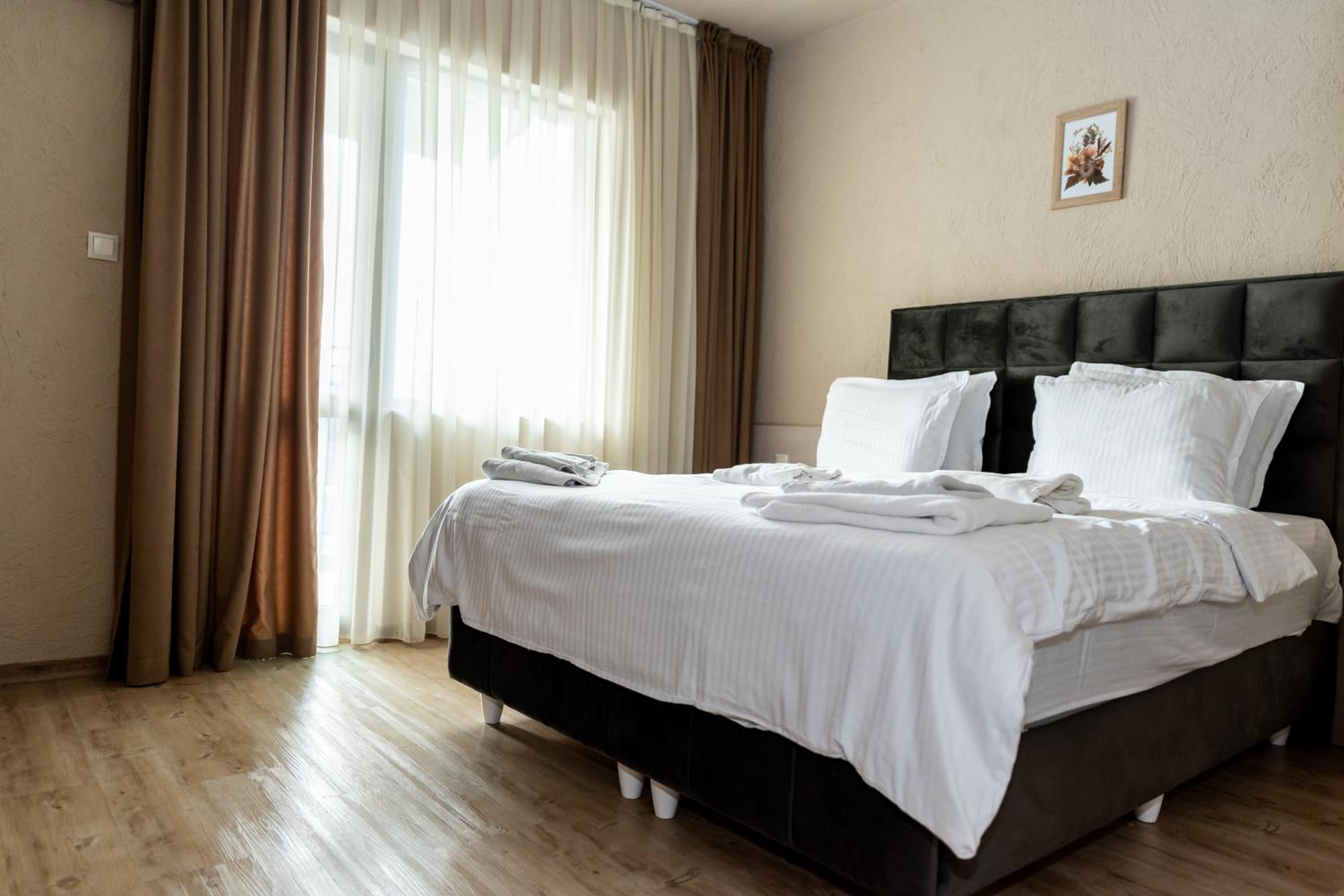 Double or Twin Room with Balcony - Photo 7