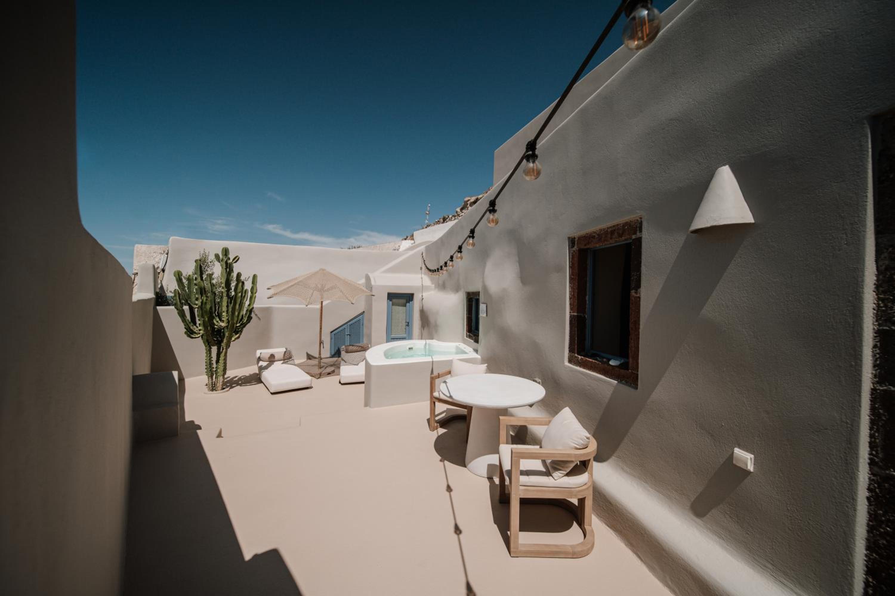 Pearl Suite with Outdoor Private Heated Tub - Photo 11