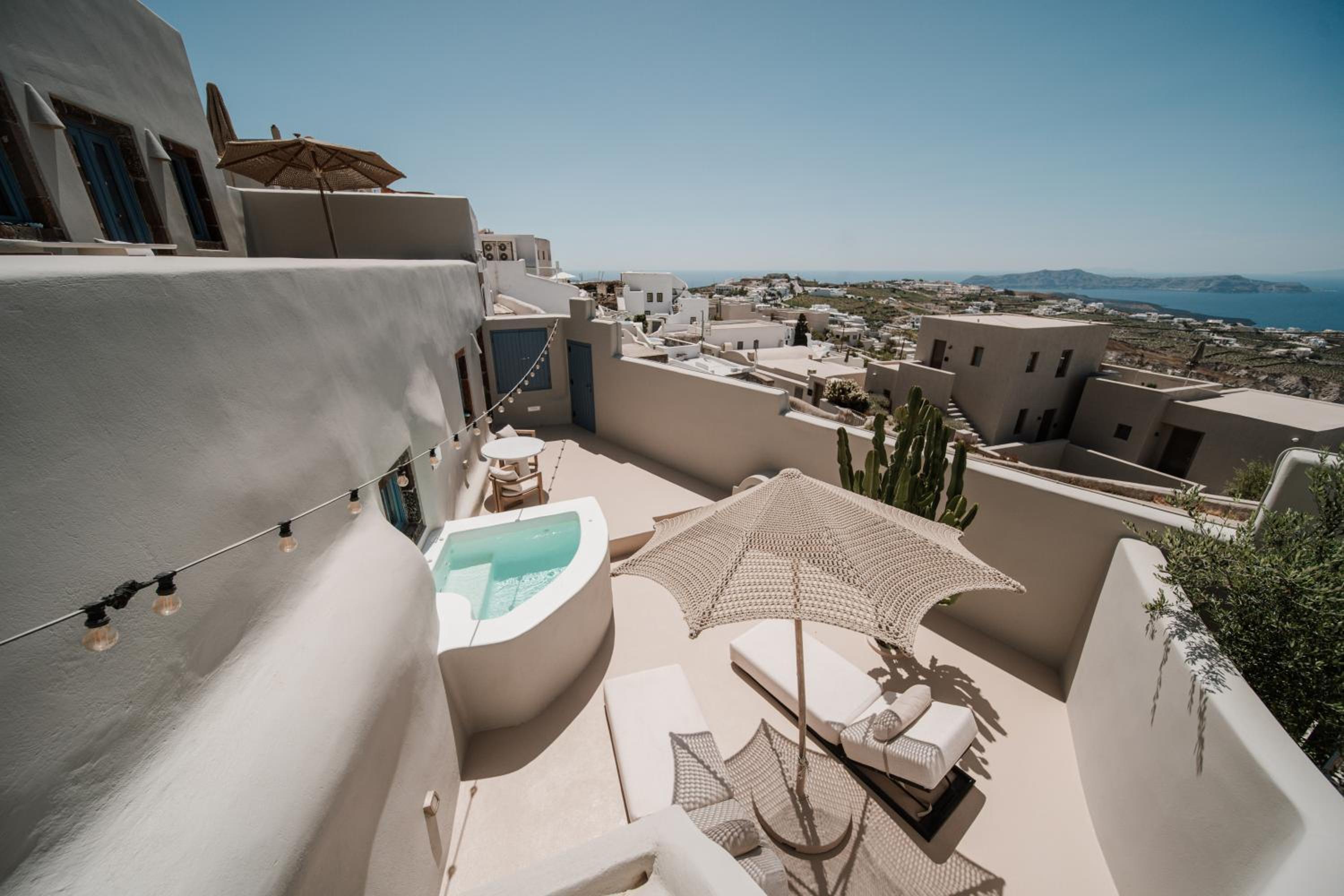 Pearl Suite with Outdoor Private Heated Tub - Photo 3