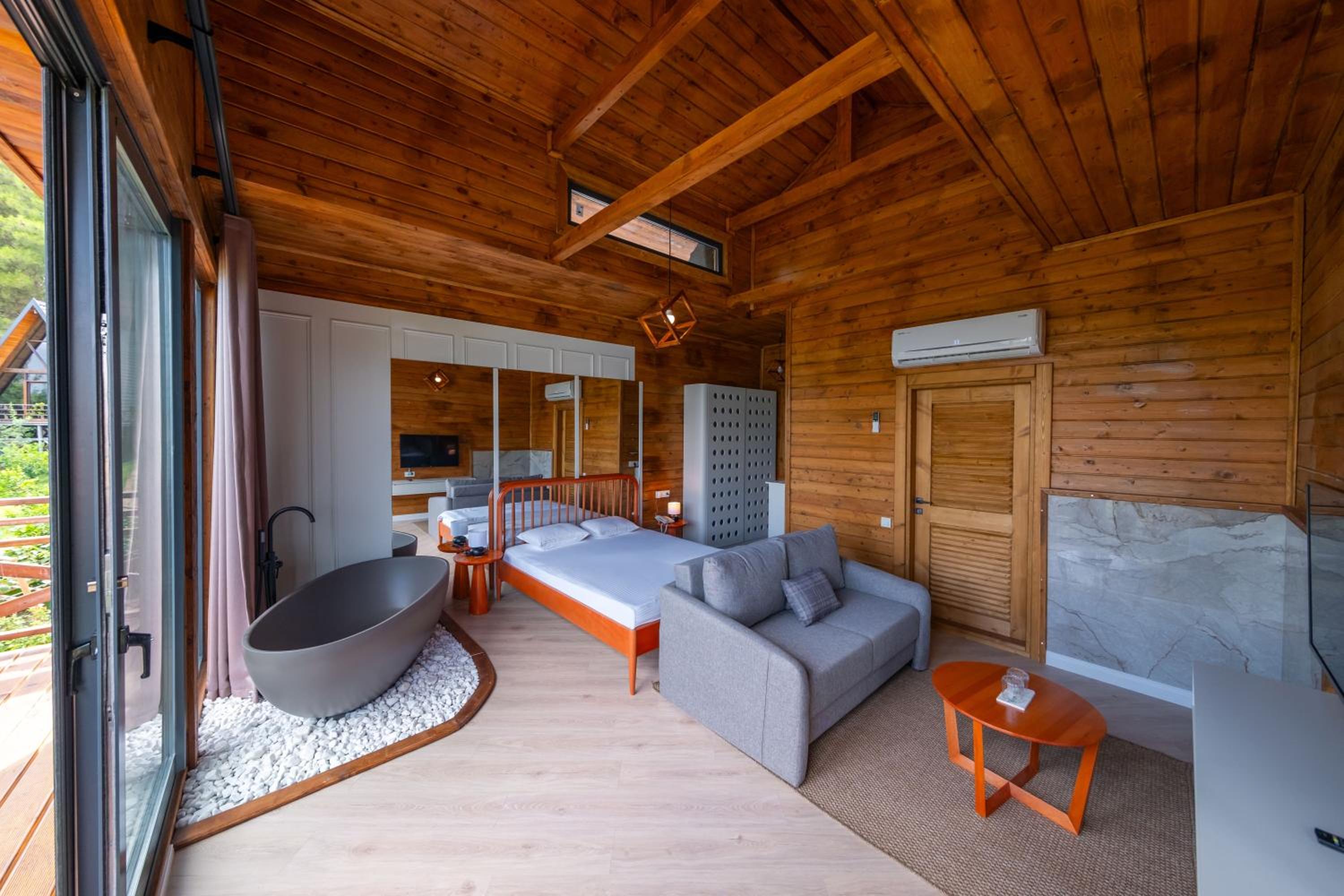 Deluxe Double Room with Bath - Photo 1