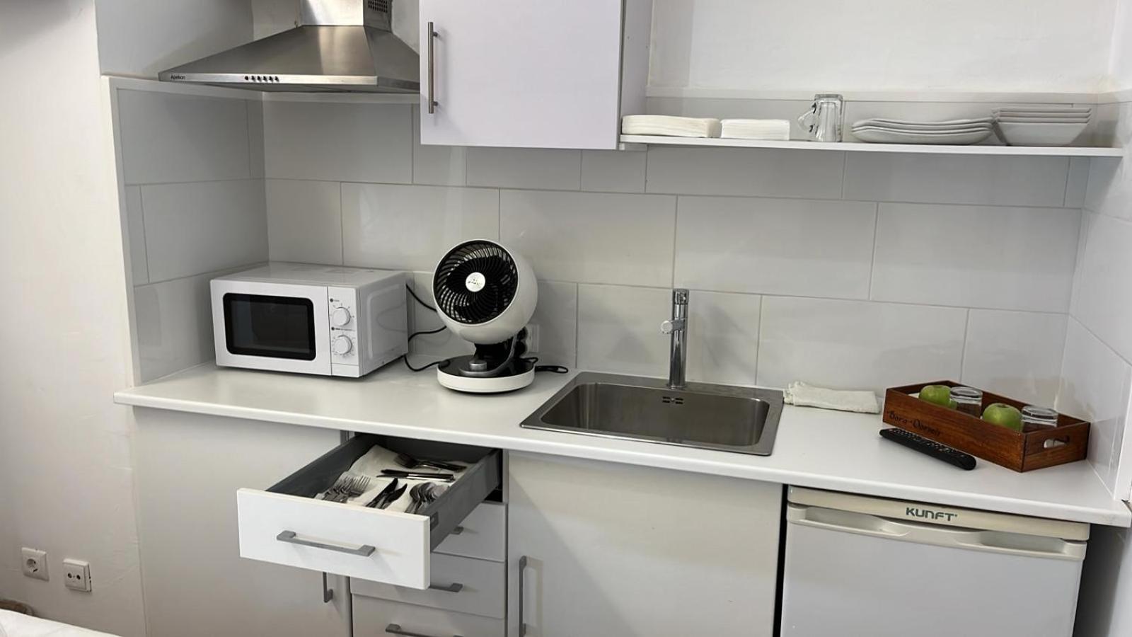 Double Room with Kitchenette - Photo 6