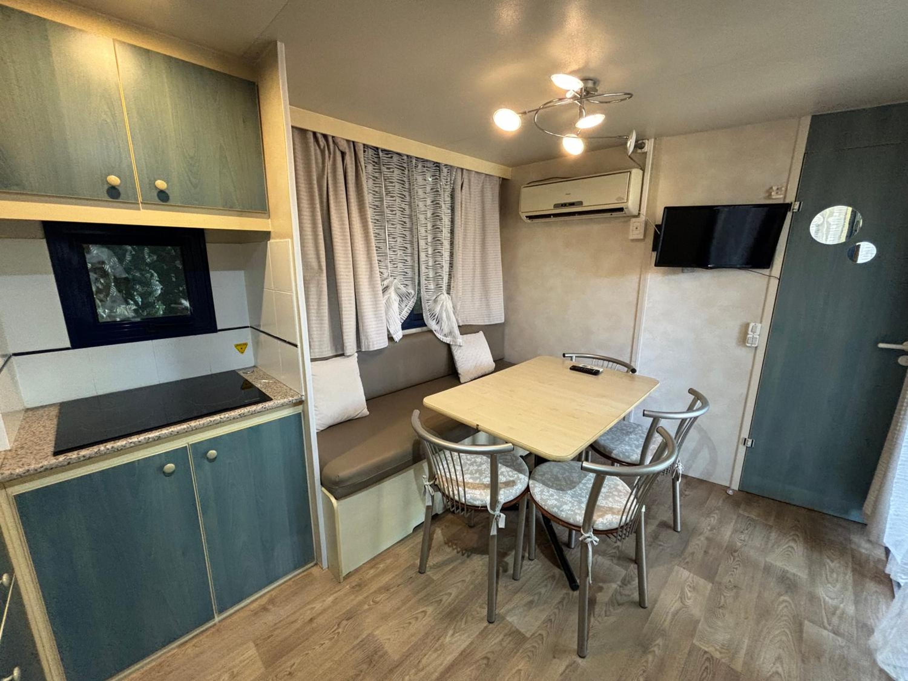 Mobile Home photo 3