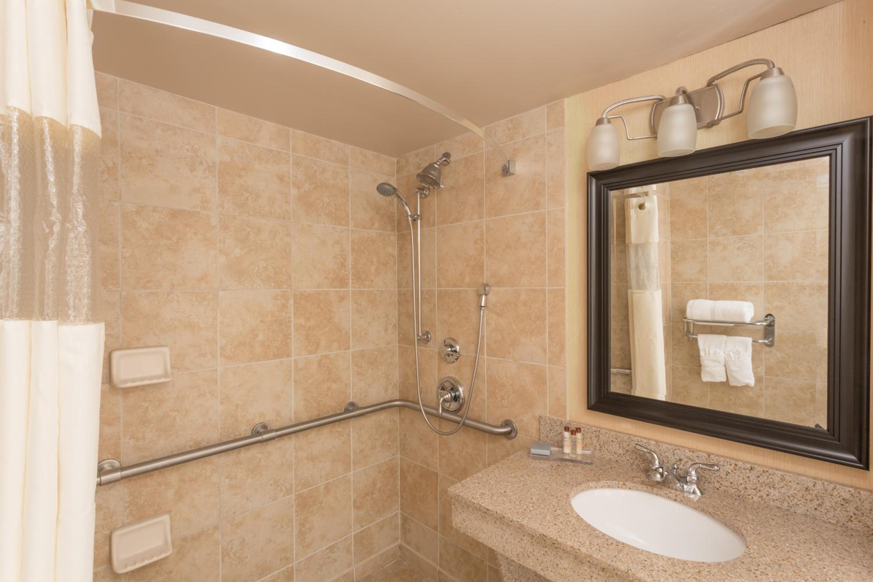 King Room - Disability Access - Non-Smoking - Photo 2