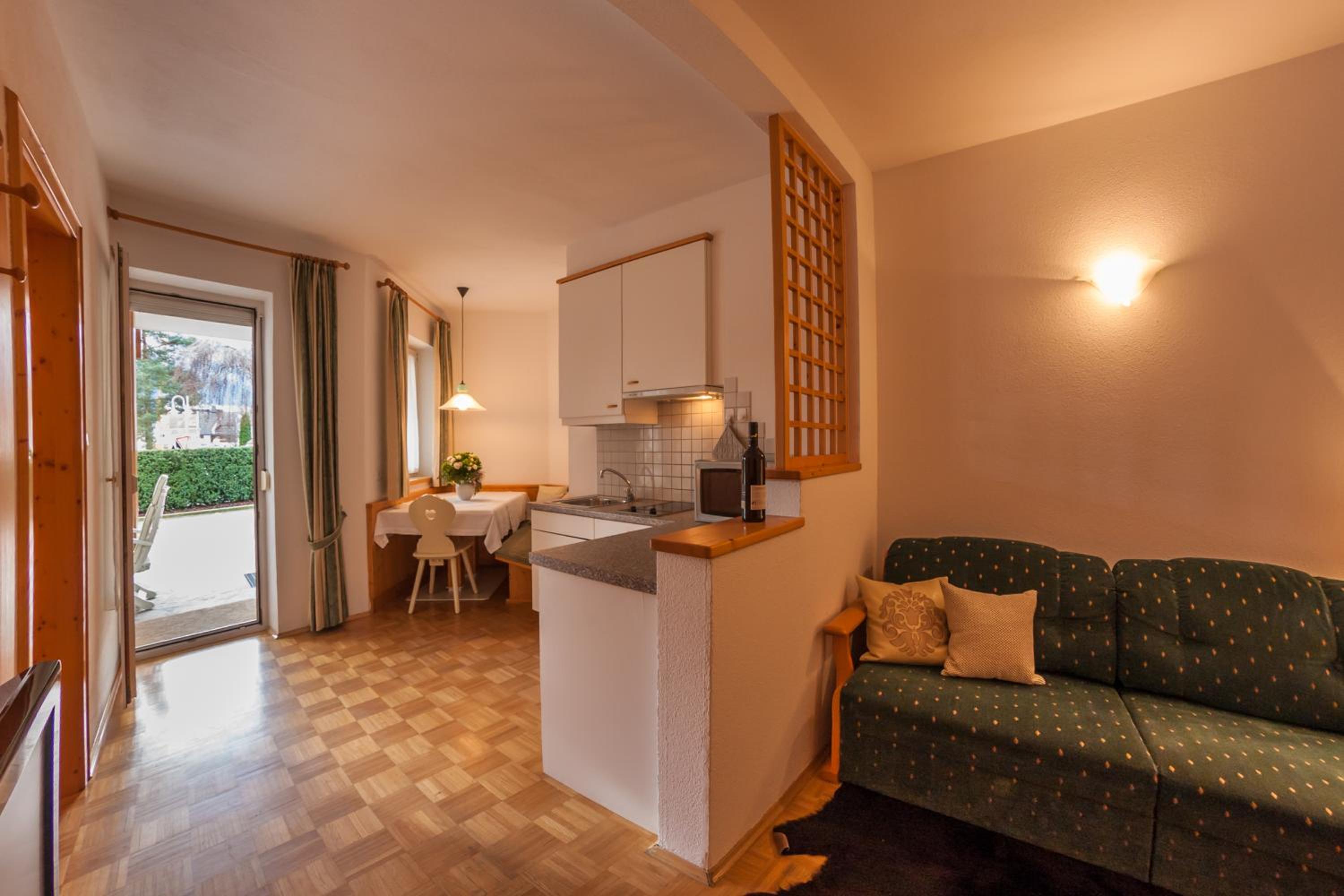 One-Bedroom Apartment with Terrace (ground floor)