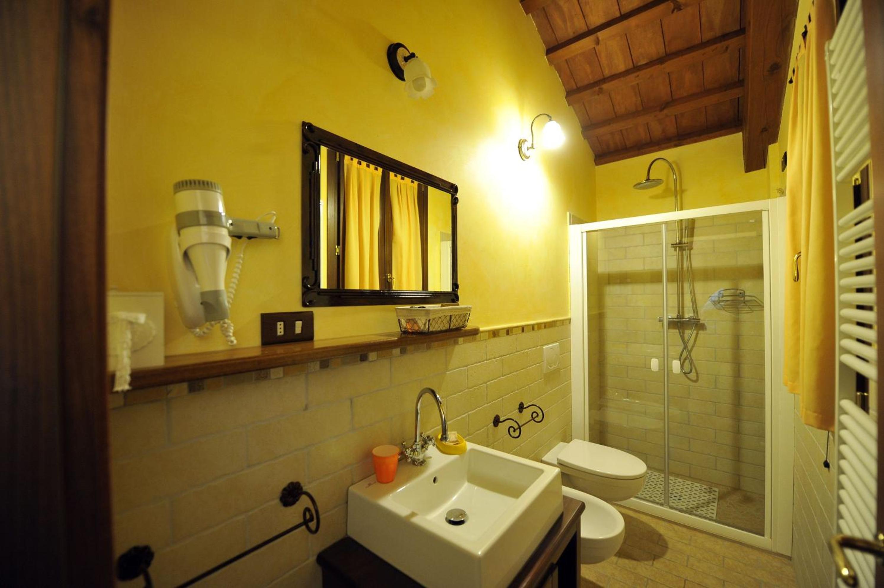 Luxury Two-Bedroom Apartment - Photo 12