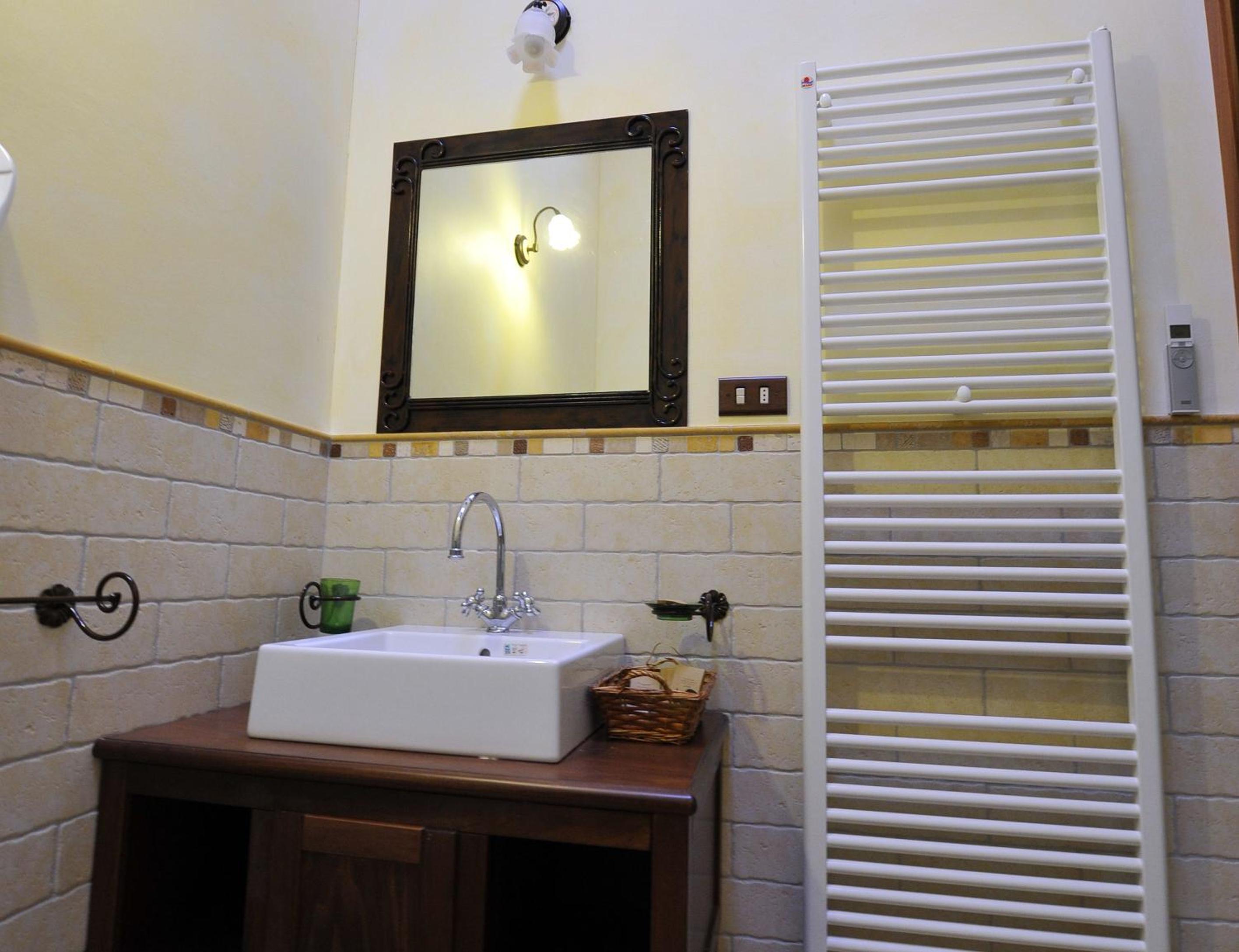 Luxury Two-Bedroom Apartment - Photo 9