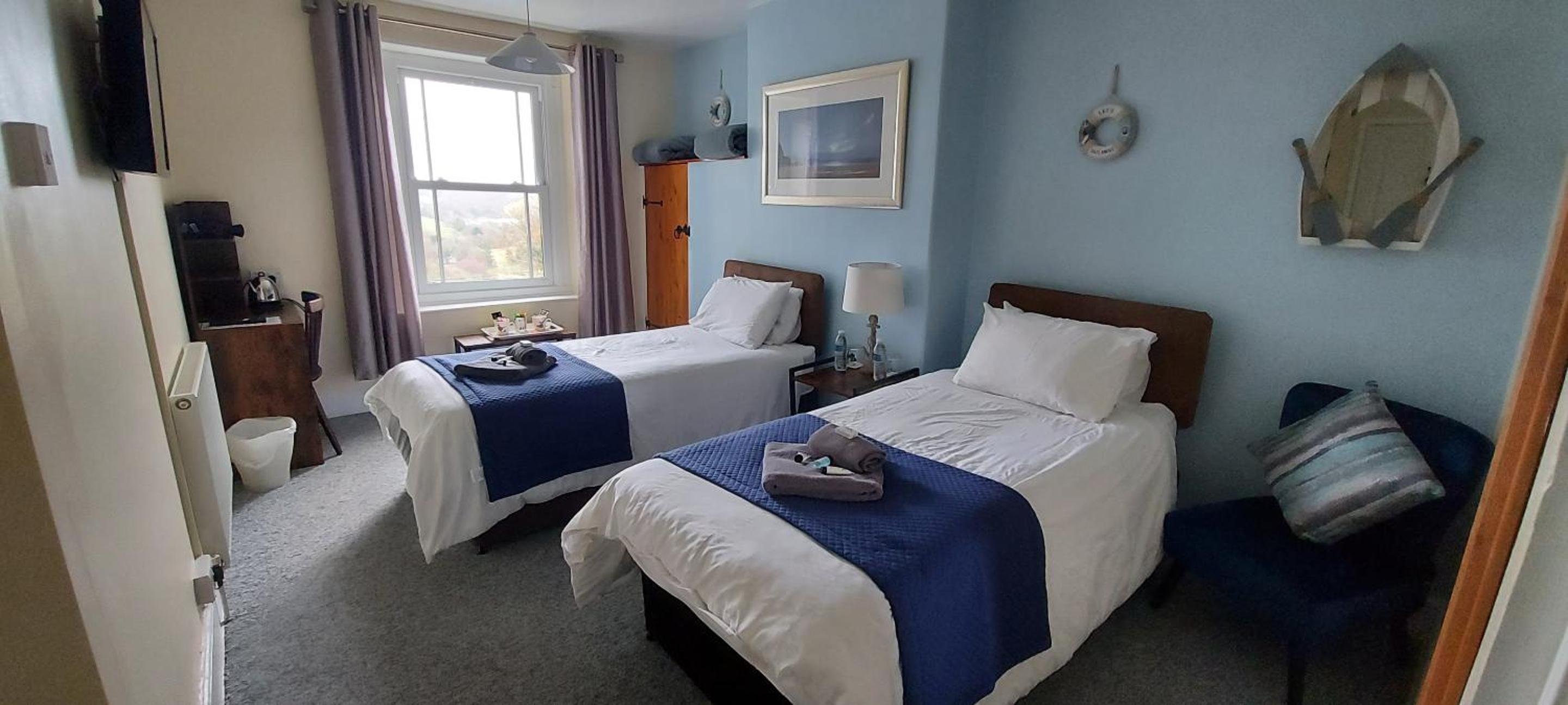 Standard Twin Room with Garden View - Photo 4