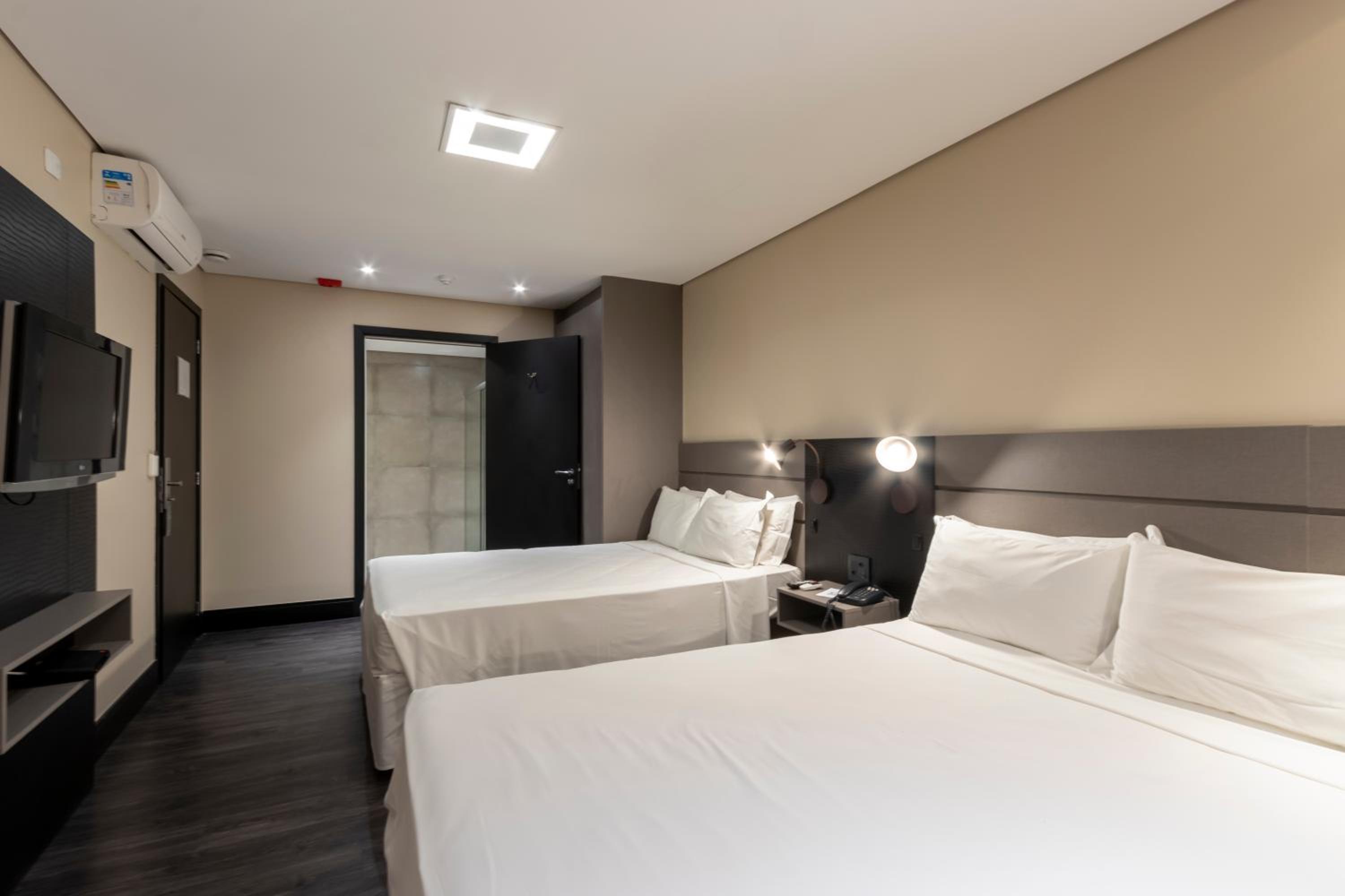 Standard Twin Room - Photo 1